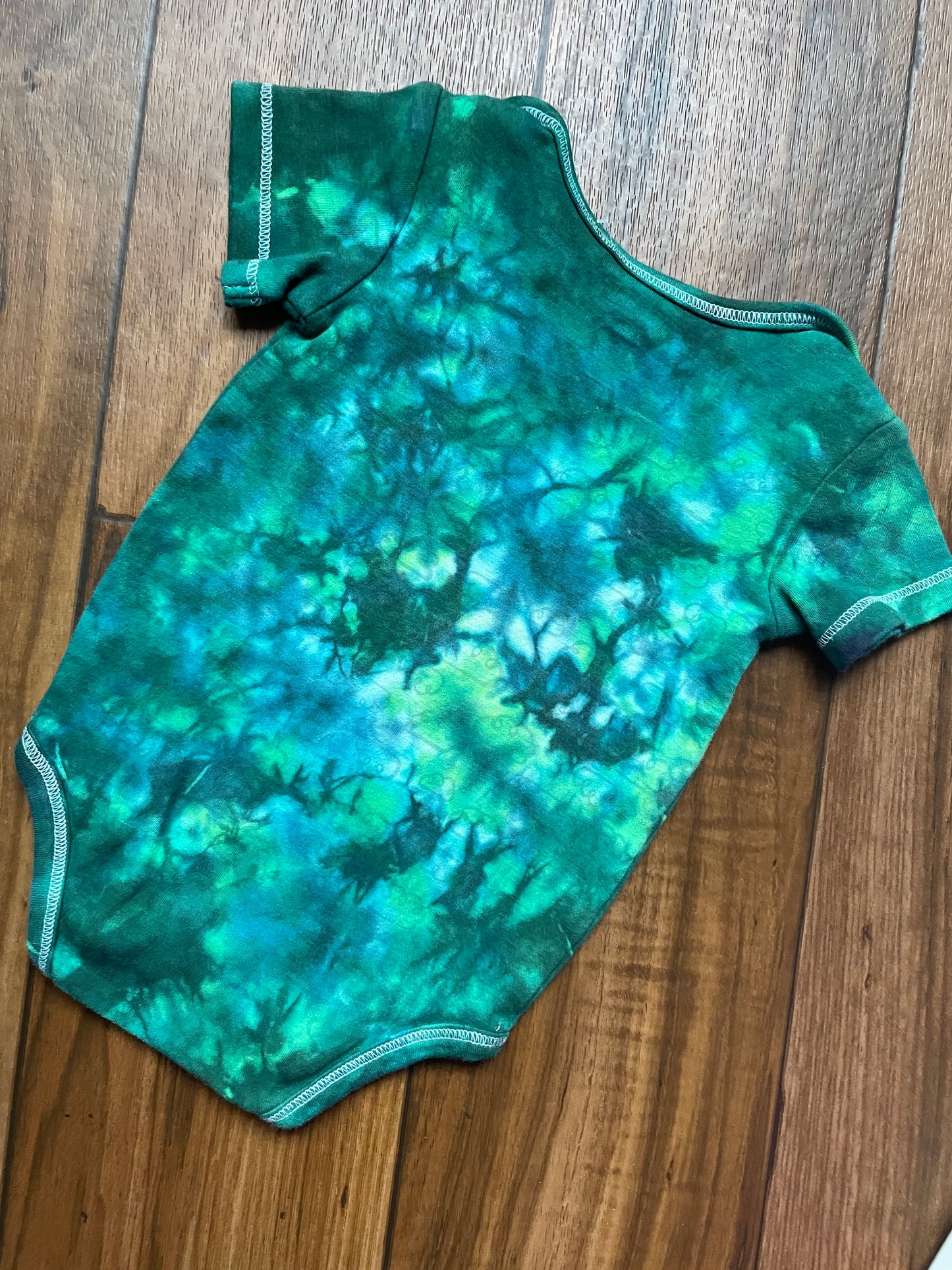 3-6 MO Blue & Green Ski Boot Tie Dye Short Sleeve *Velcro-Fasten* Baby Onesie