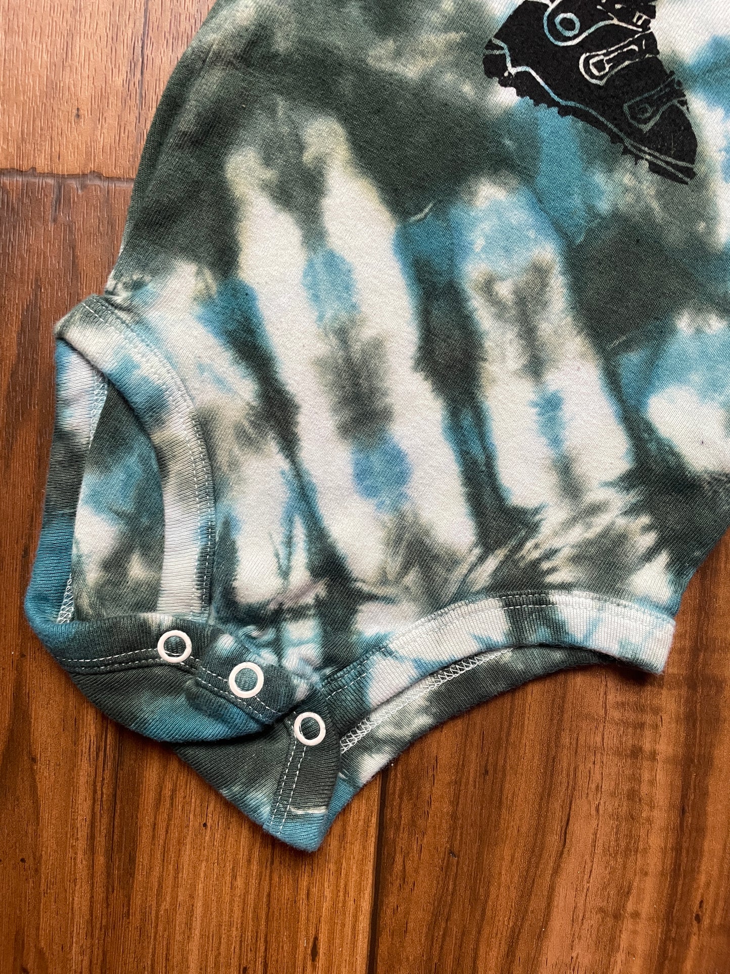 6 MO Teal & Turquoise Ski Boot Tie Dye Short Sleeve Baby Onesie