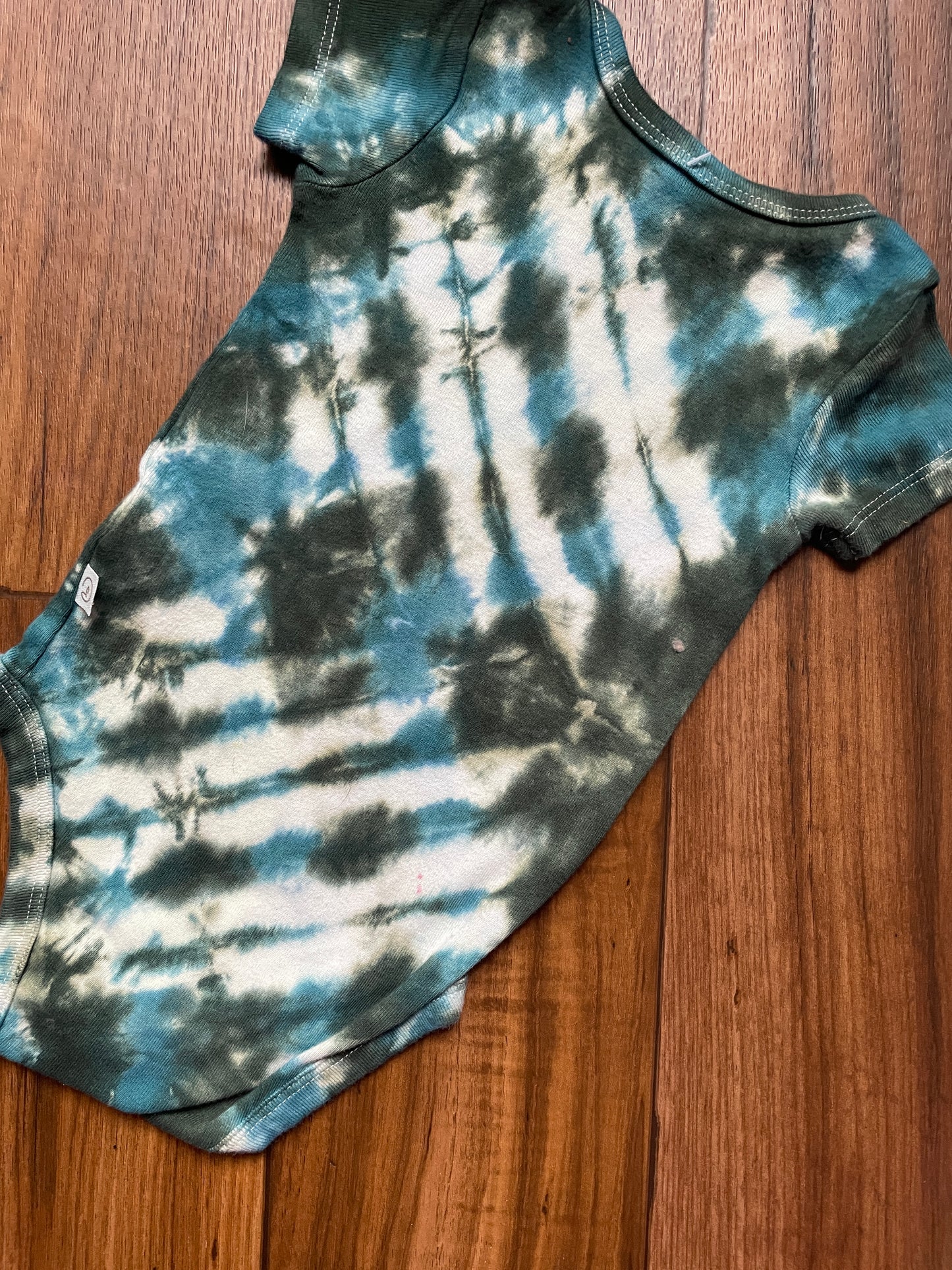 6 MO Teal & Turquoise Ski Boot Tie Dye Short Sleeve Baby Onesie