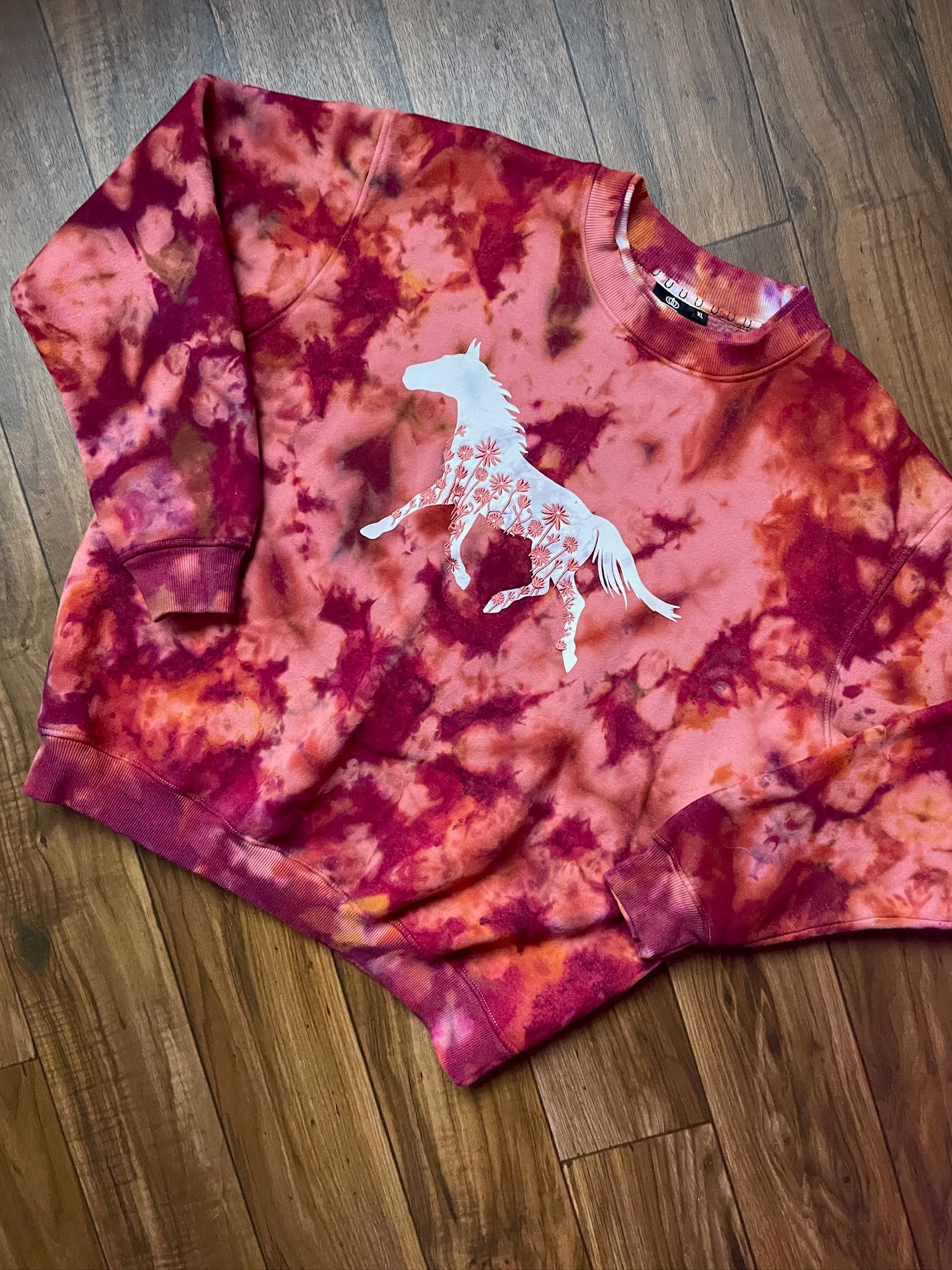 Men's XL Embroidered Flower Horse Tie Dye Crewneck Sweatshirt