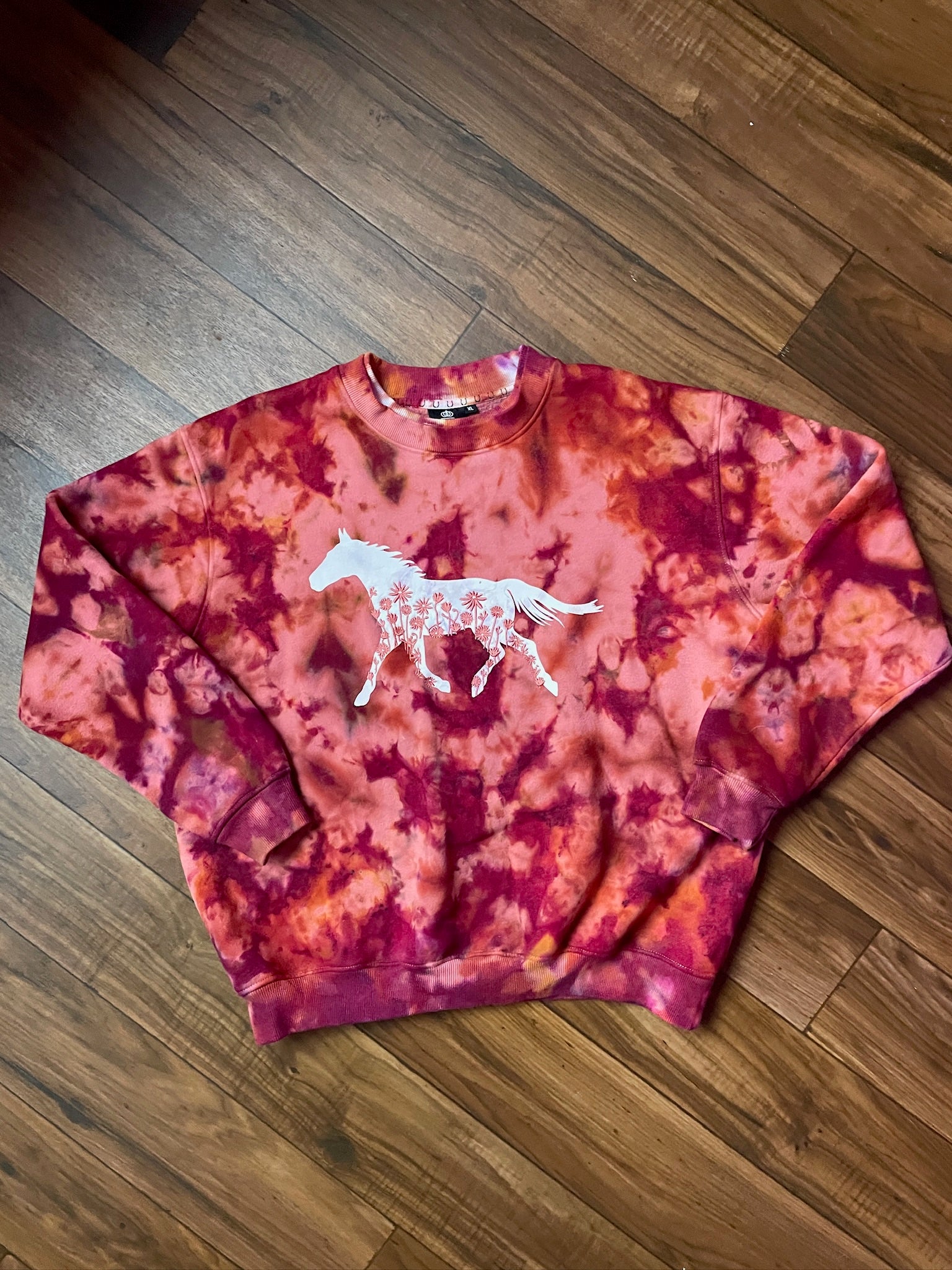 Men's XL Embroidered Flower Horse Tie Dye Crewneck Sweatshirt