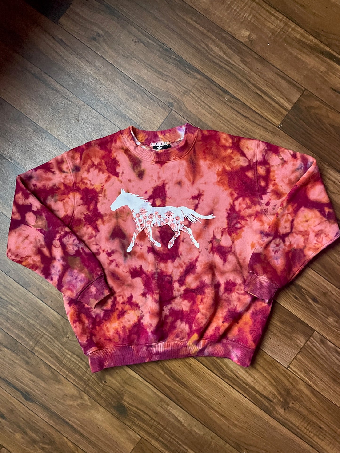 Men's XL Embroidered Flower Horse Tie Dye Crewneck Sweatshirt