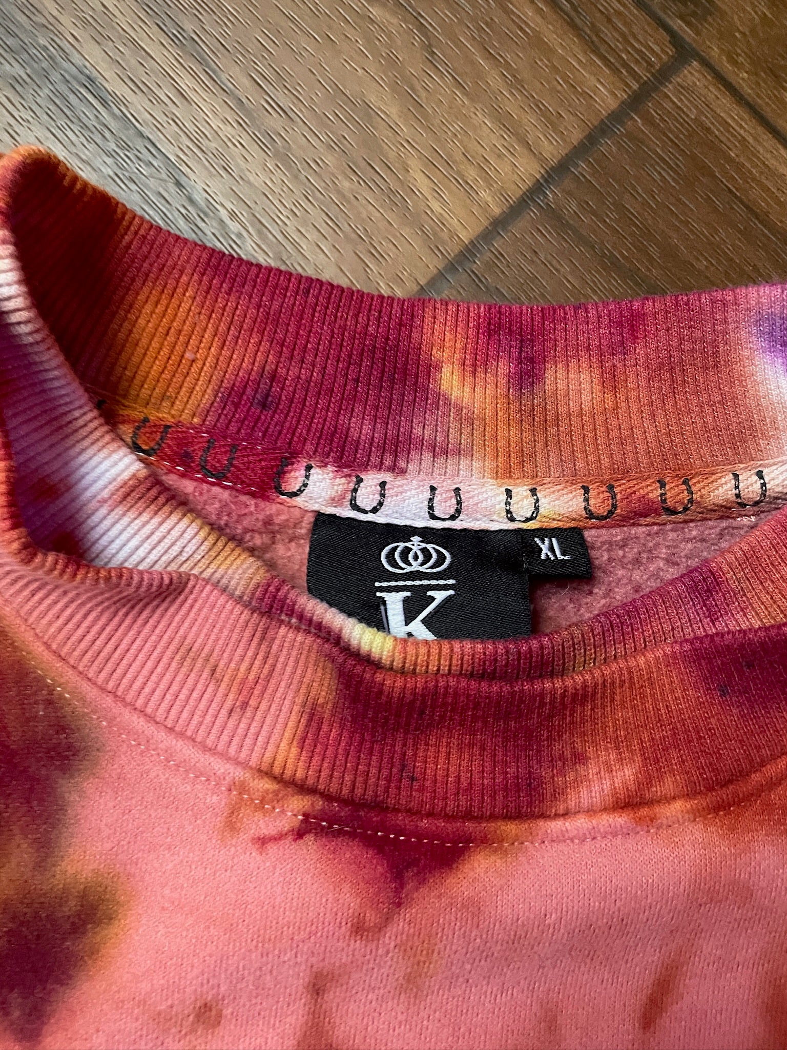 Men's XL Embroidered Flower Horse Tie Dye Crewneck Sweatshirt