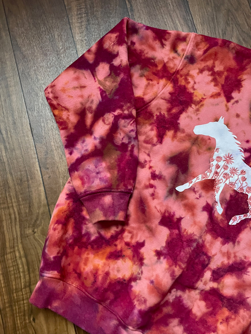 Men's XL Embroidered Flower Horse Tie Dye Crewneck Sweatshirt