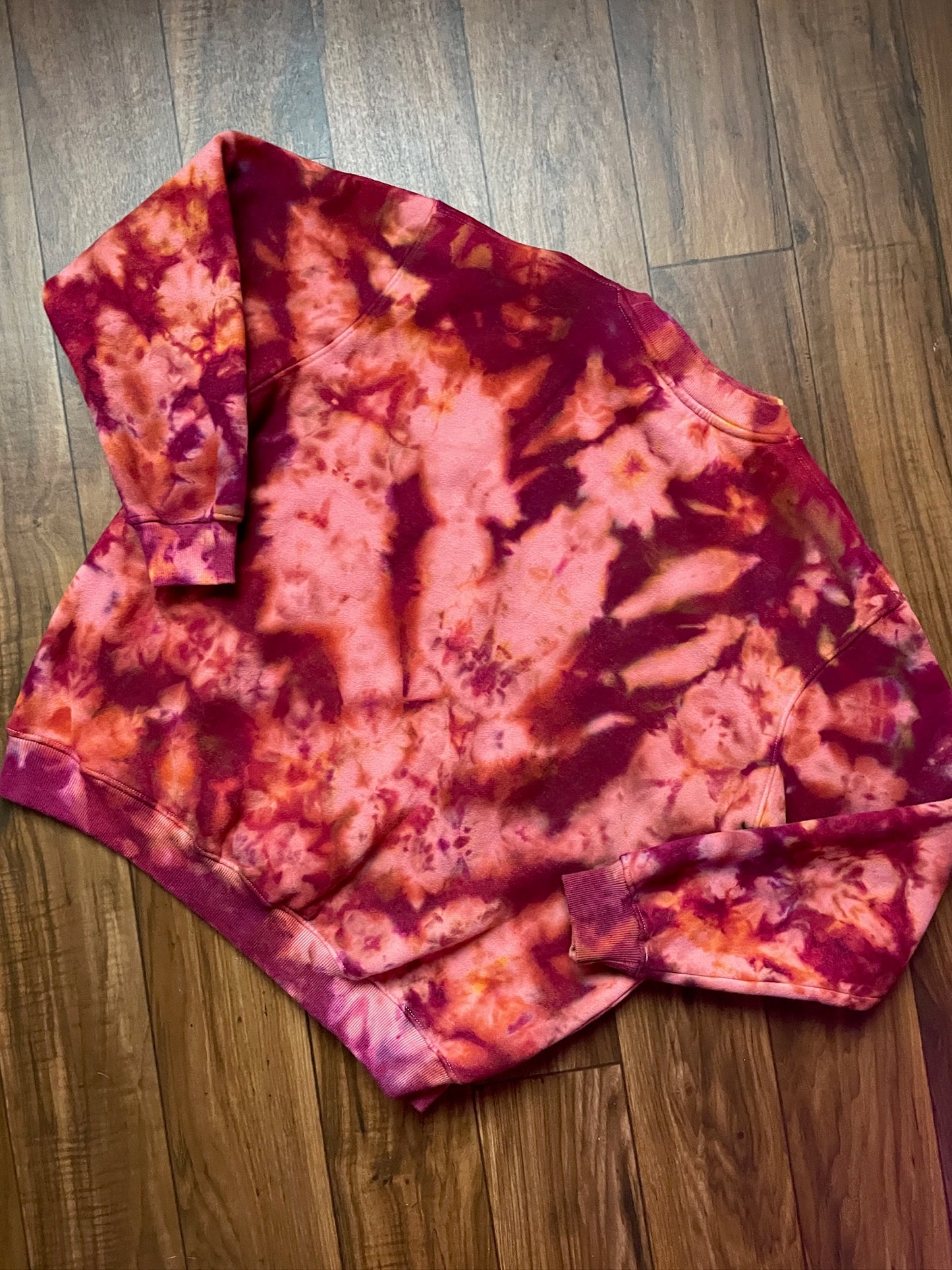 Men's XL Embroidered Flower Horse Tie Dye Crewneck Sweatshirt