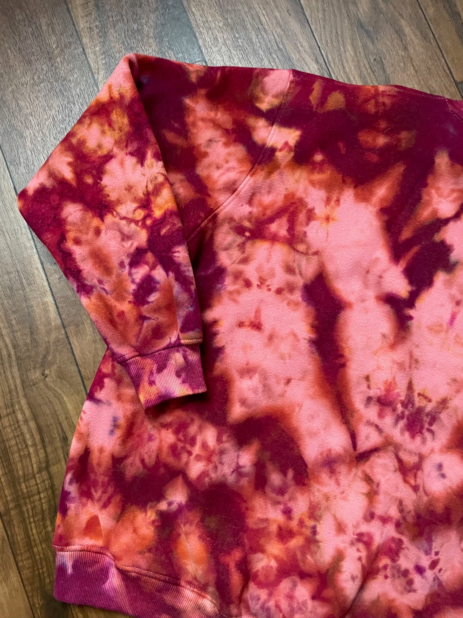 Men's XL Embroidered Flower Horse Tie Dye Crewneck Sweatshirt