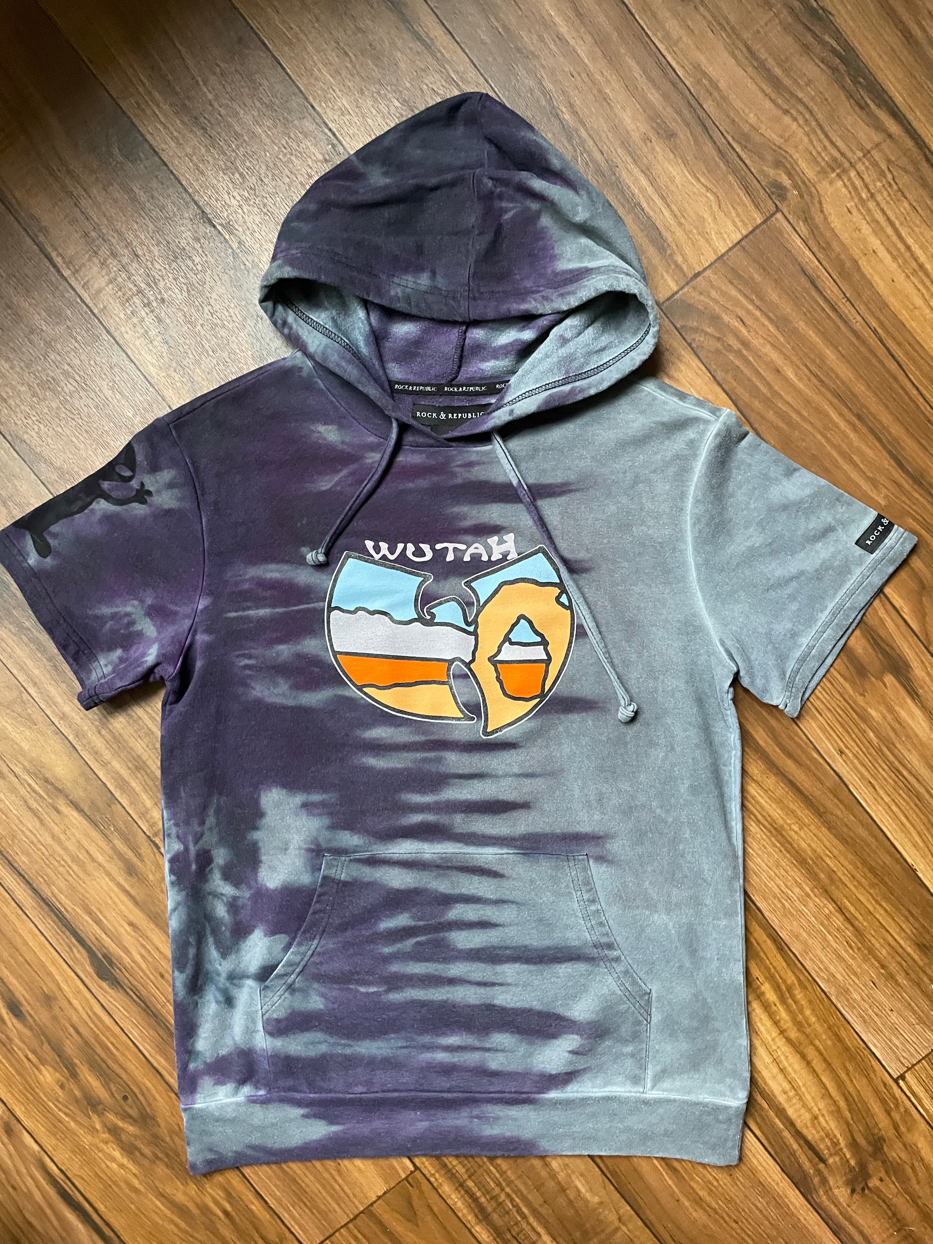 Men's Medium WUTAH Tie Dye Hooded Short Sleeve T-Shirt