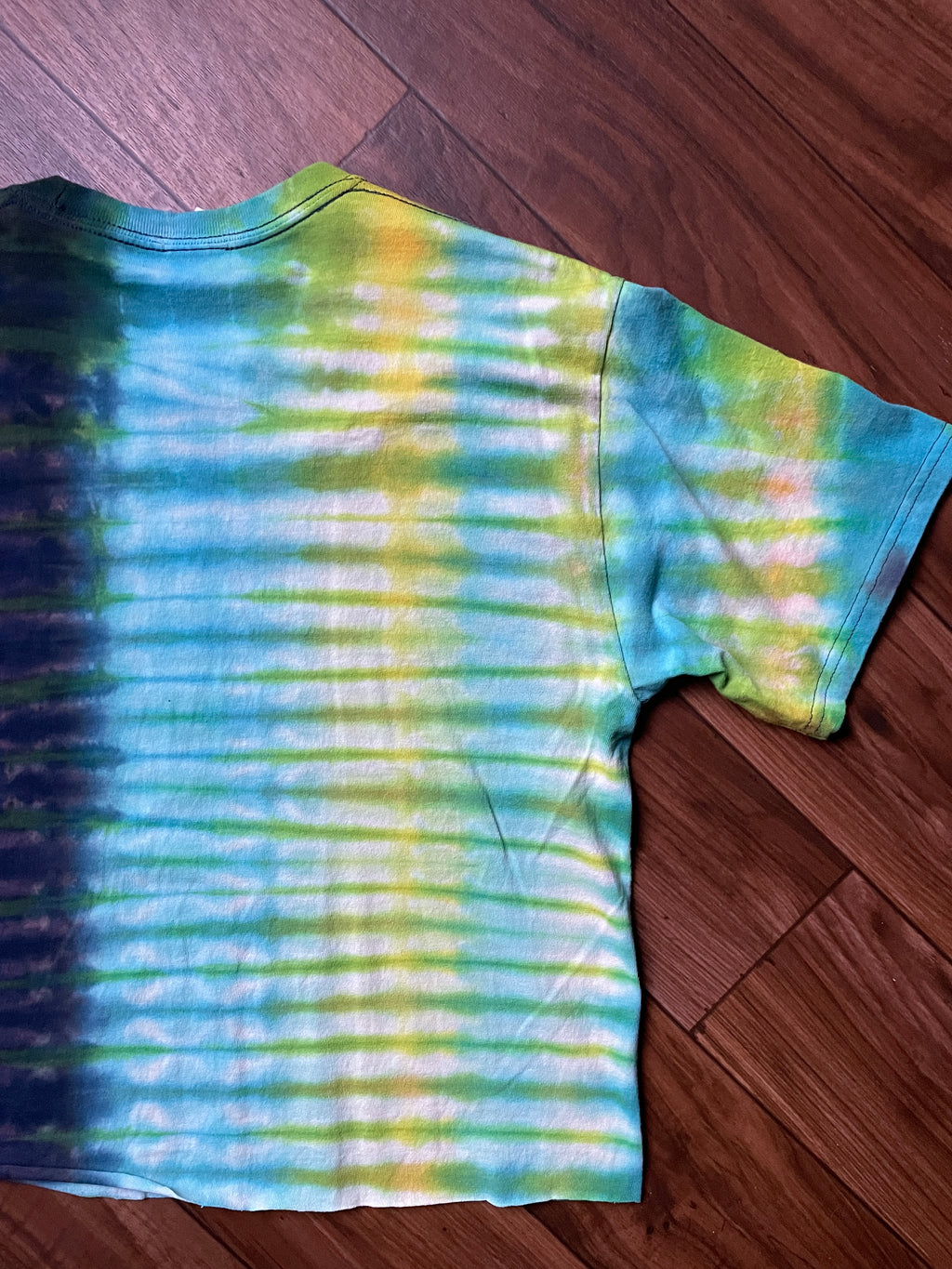 Men's Medium Climbing Carabiner Tie Dye Short Sleeve Crop Top