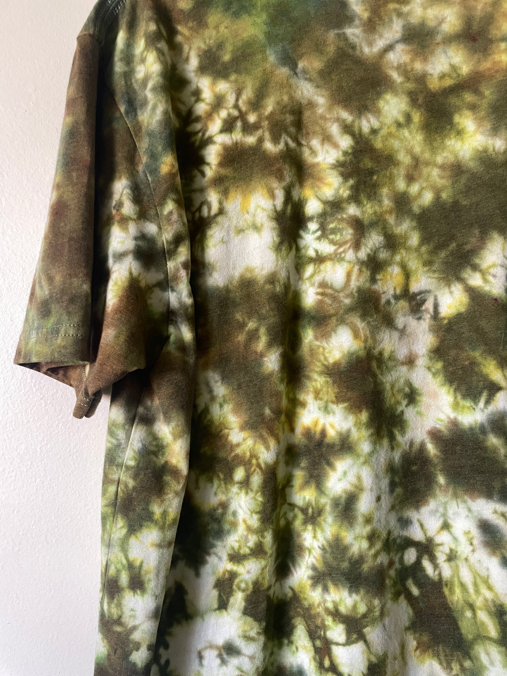 Large Men’s Fisher Beer Handmade Reverse Tie Dye Short Sleeve T-Shirt | One-Of-a-Kind Upcycled Green, Yellow, and White Tie Dye Top