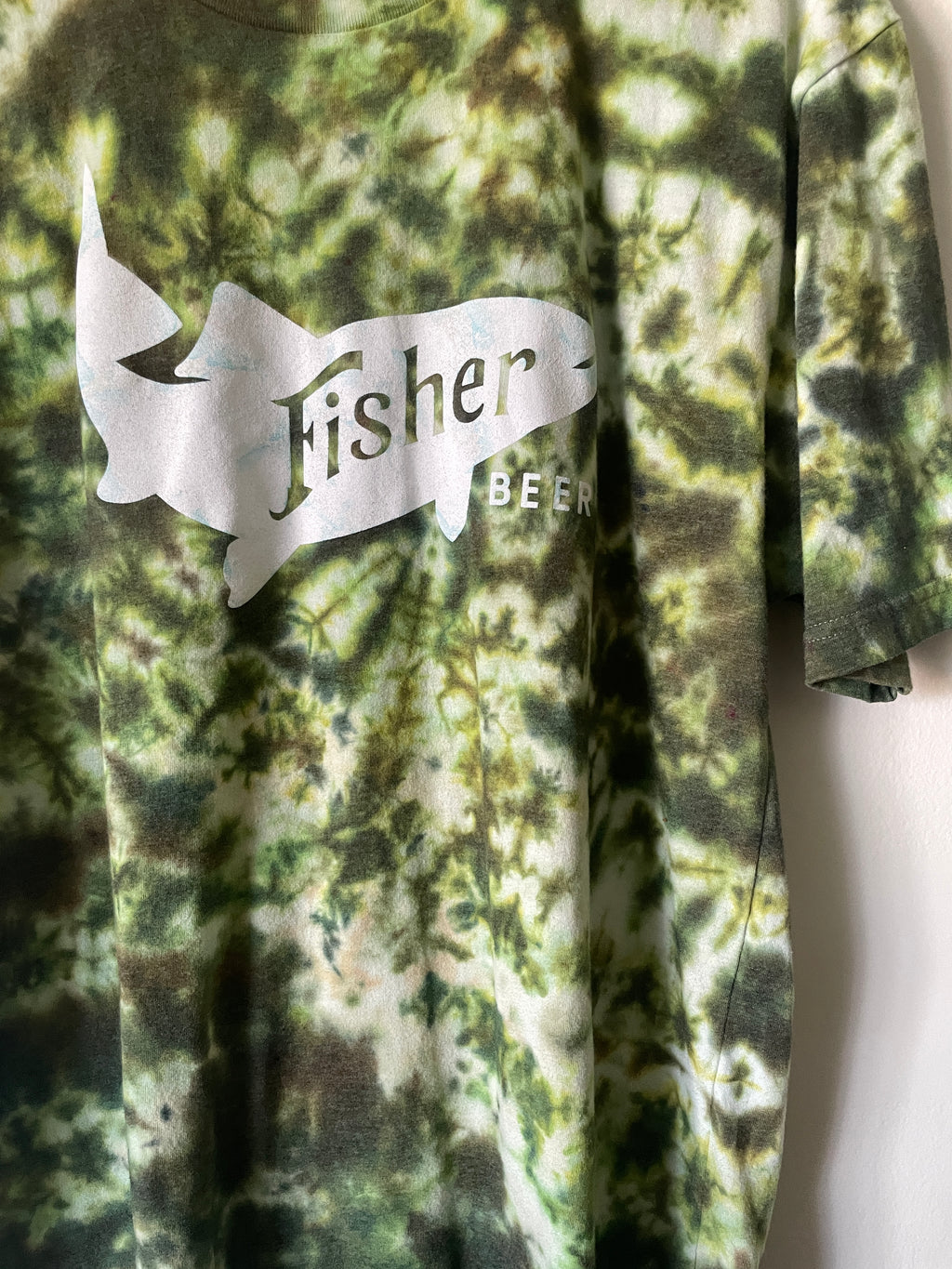 Large Men’s Fisher Beer Handmade Reverse Tie Dye Short Sleeve T-Shirt | One-Of-a-Kind Upcycled Green, Yellow, and White Tie Dye Top