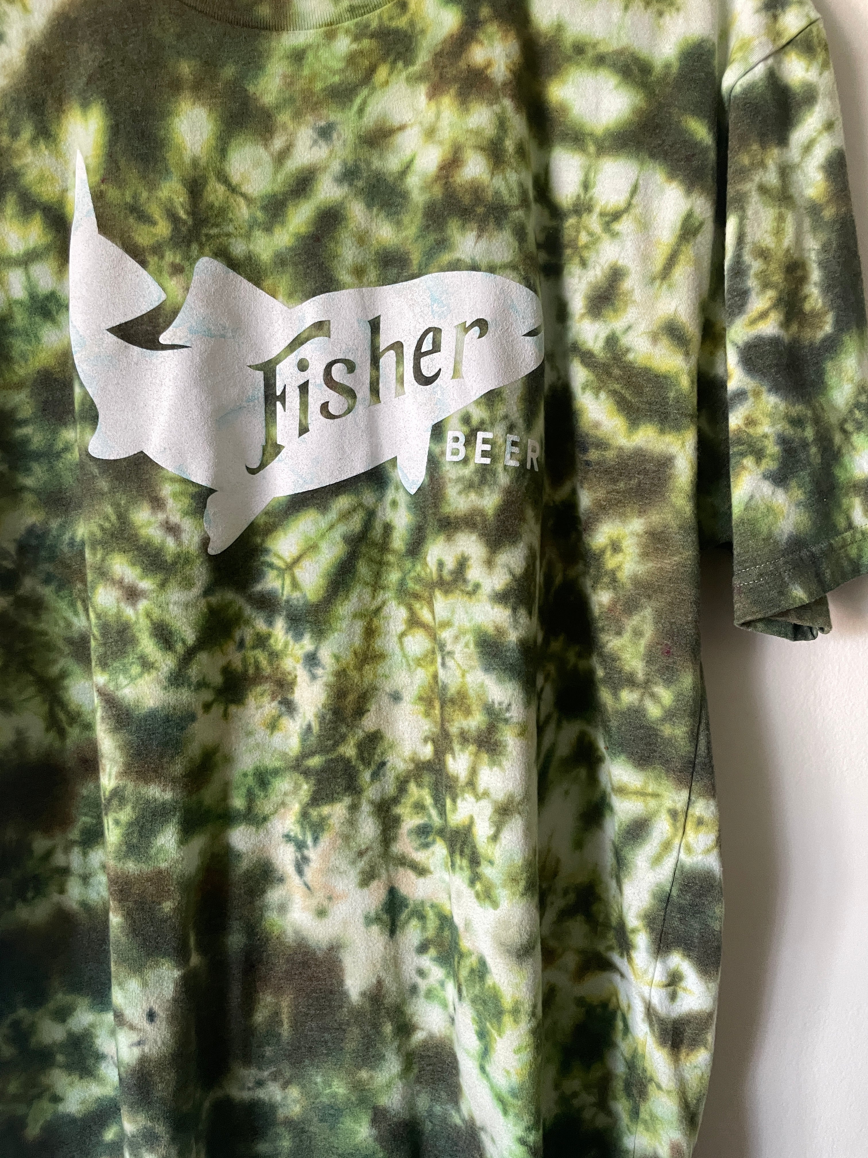 Large Men’s Fisher Beer Handmade Reverse Tie Dye Short Sleeve T-Shirt | One-Of-a-Kind Upcycled Green, Yellow, and White Tie Dye Top