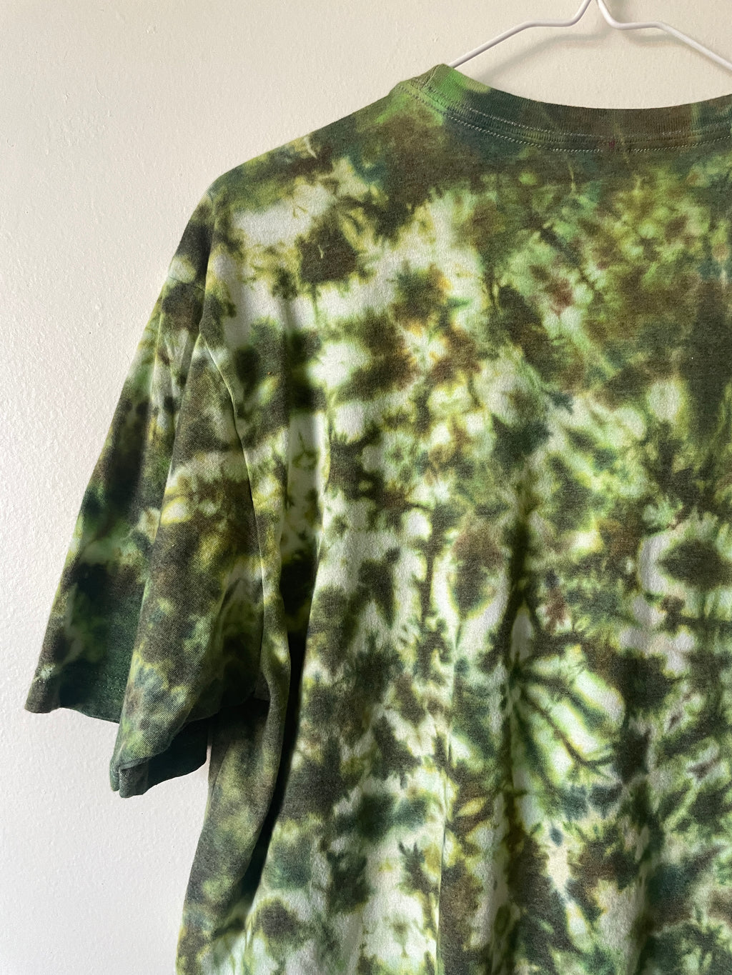 Large Men’s Fisher Beer Handmade Reverse Tie Dye Short Sleeve T-Shirt | One-Of-a-Kind Upcycled Green, Yellow, and White Tie Dye Top