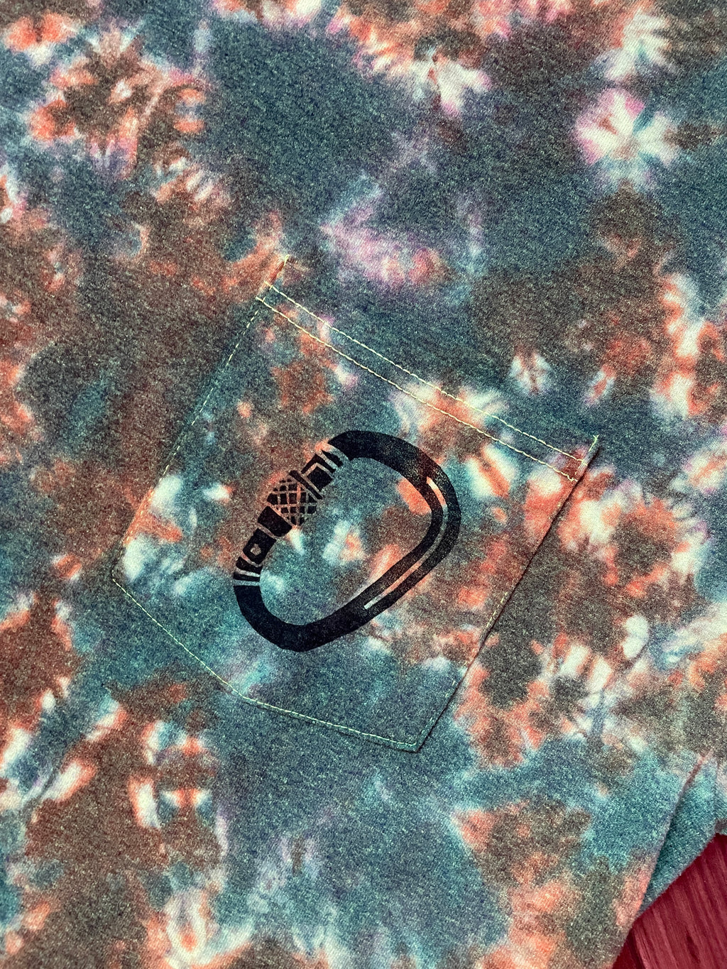 Men's Large Climbing Carabiner Tie Dye Short Sleeve T-Shirt