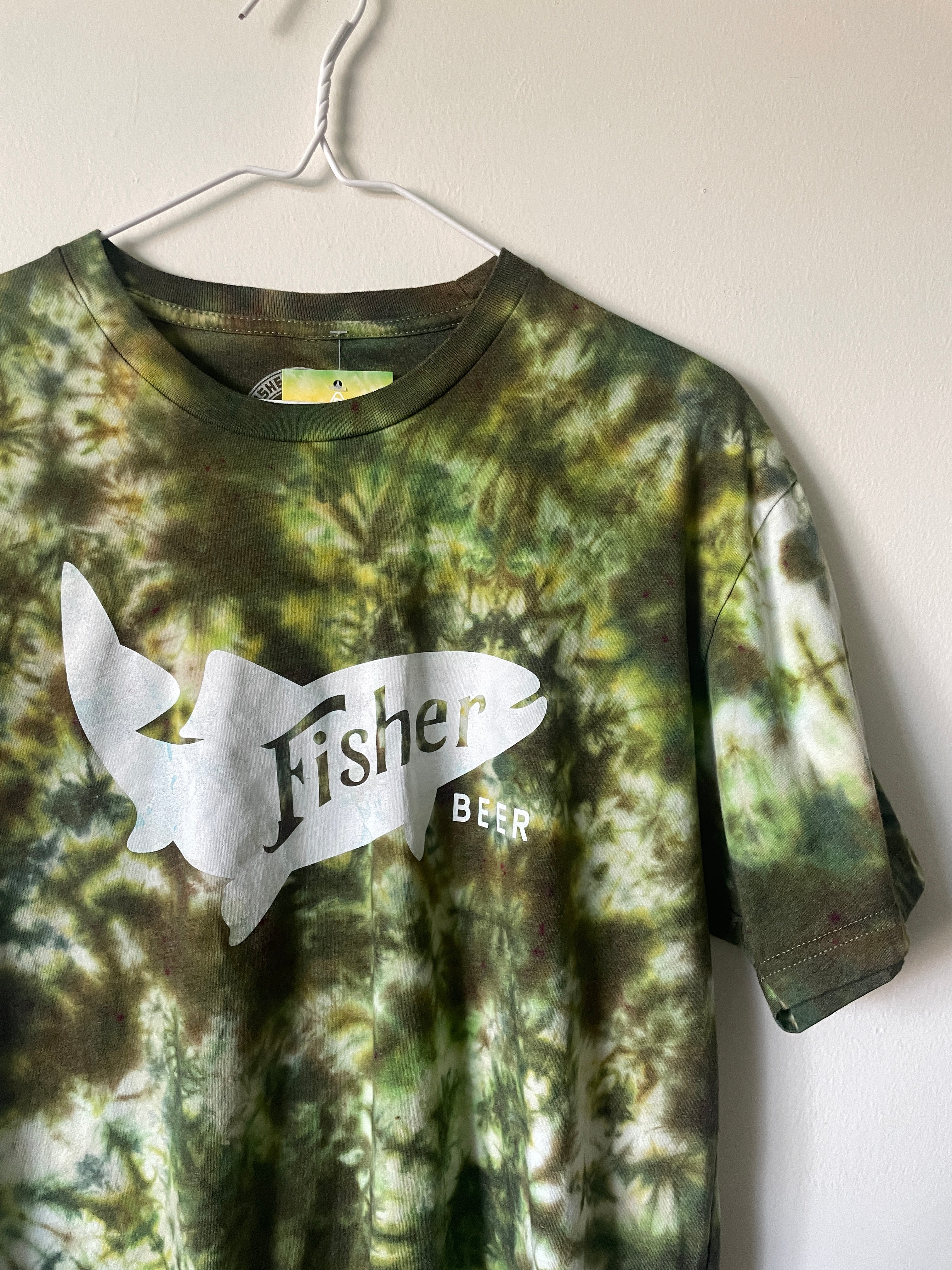 Large Men’s Fisher Beer Handmade Reverse Tie Dye Short Sleeve T-Shirt | One-Of-a-Kind Upcycled Green, Yellow, and White Tie Dye Top