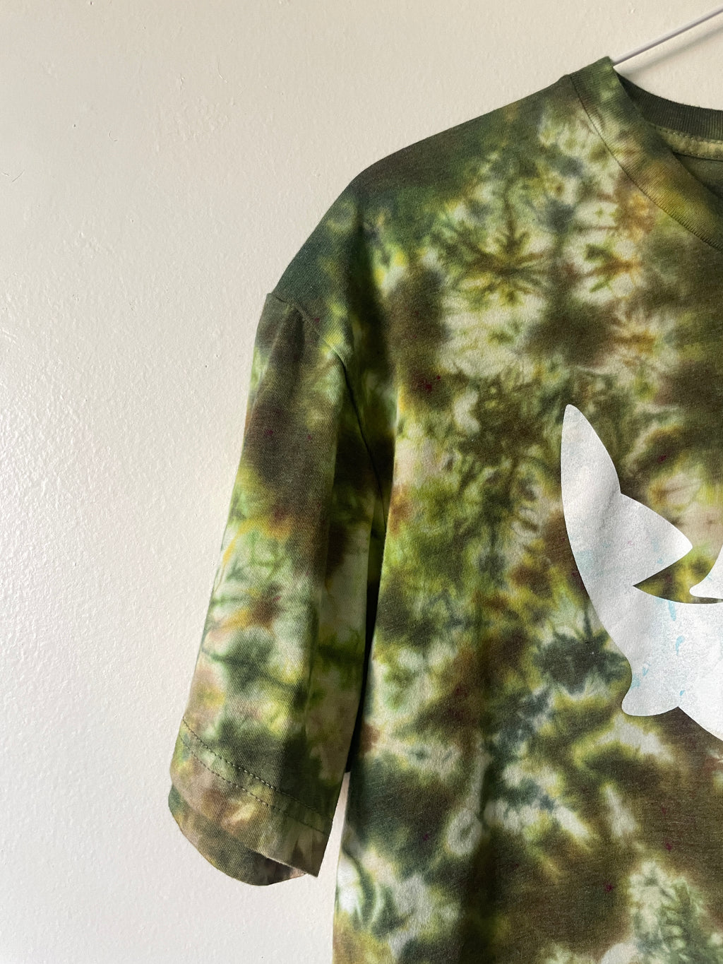 Large Men’s Fisher Beer Handmade Reverse Tie Dye Short Sleeve T-Shirt | One-Of-a-Kind Upcycled Green, Yellow, and White Tie Dye Top