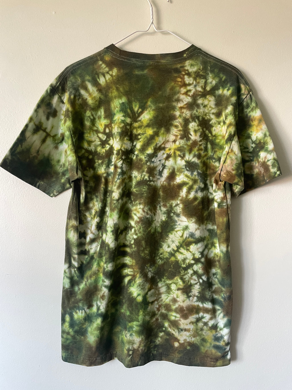 Large Men’s Fisher Beer Handmade Reverse Tie Dye Short Sleeve T-Shirt | One-Of-a-Kind Upcycled Green, Yellow, and White Tie Dye Top
