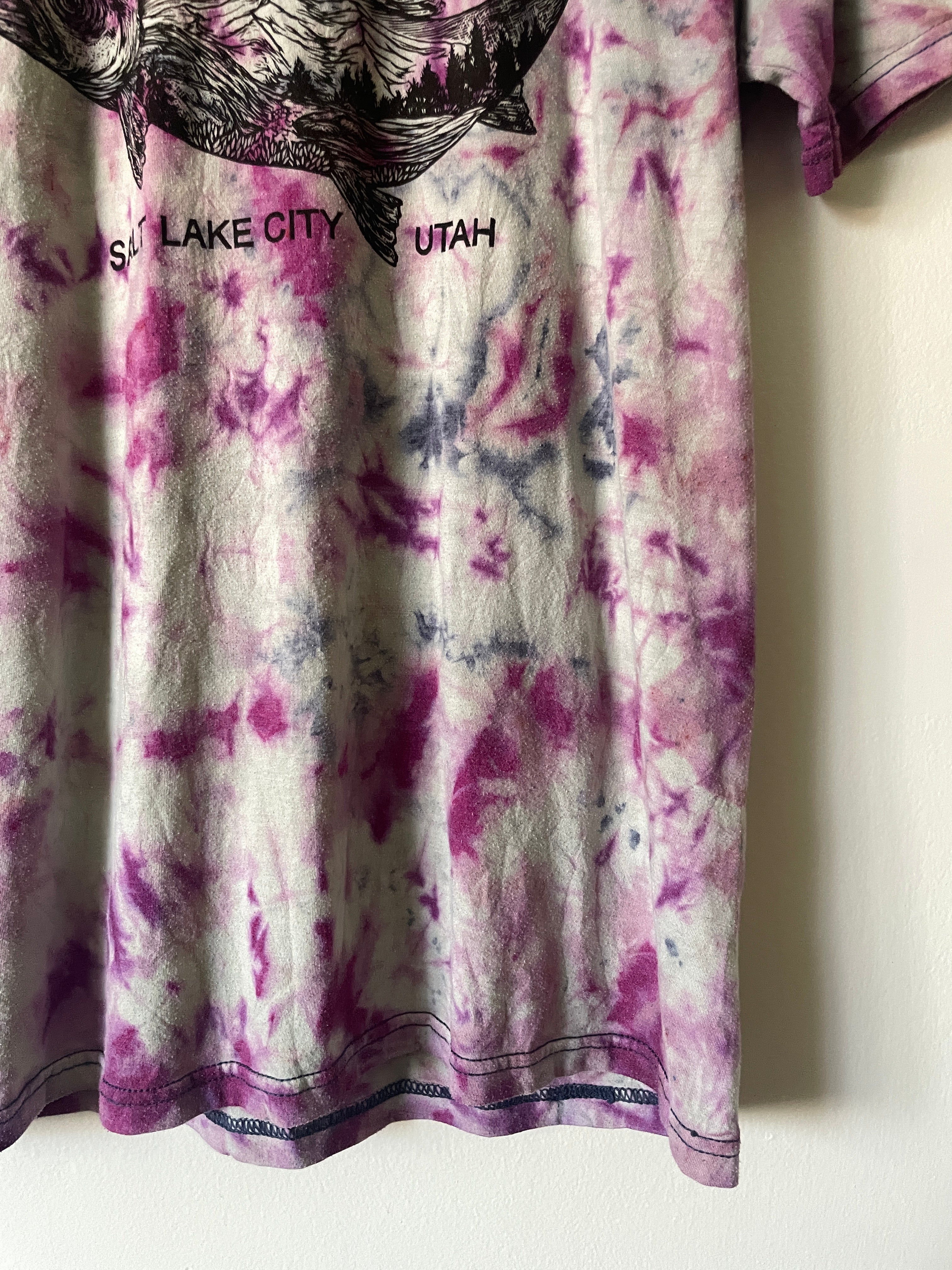 Large Men’s Fisher Beer Handmade Reverse Tie Dye Short Sleeve T-Shirt | One-Of-a-Kind Upcycled Purple and Gray Crumpled Tie Dye Top