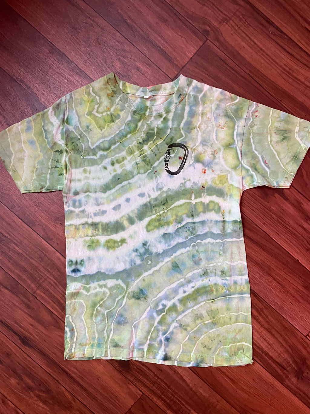 Men's Medium Climbing Carabiner Geode Tie Dye Short Sleeve T-Shirt