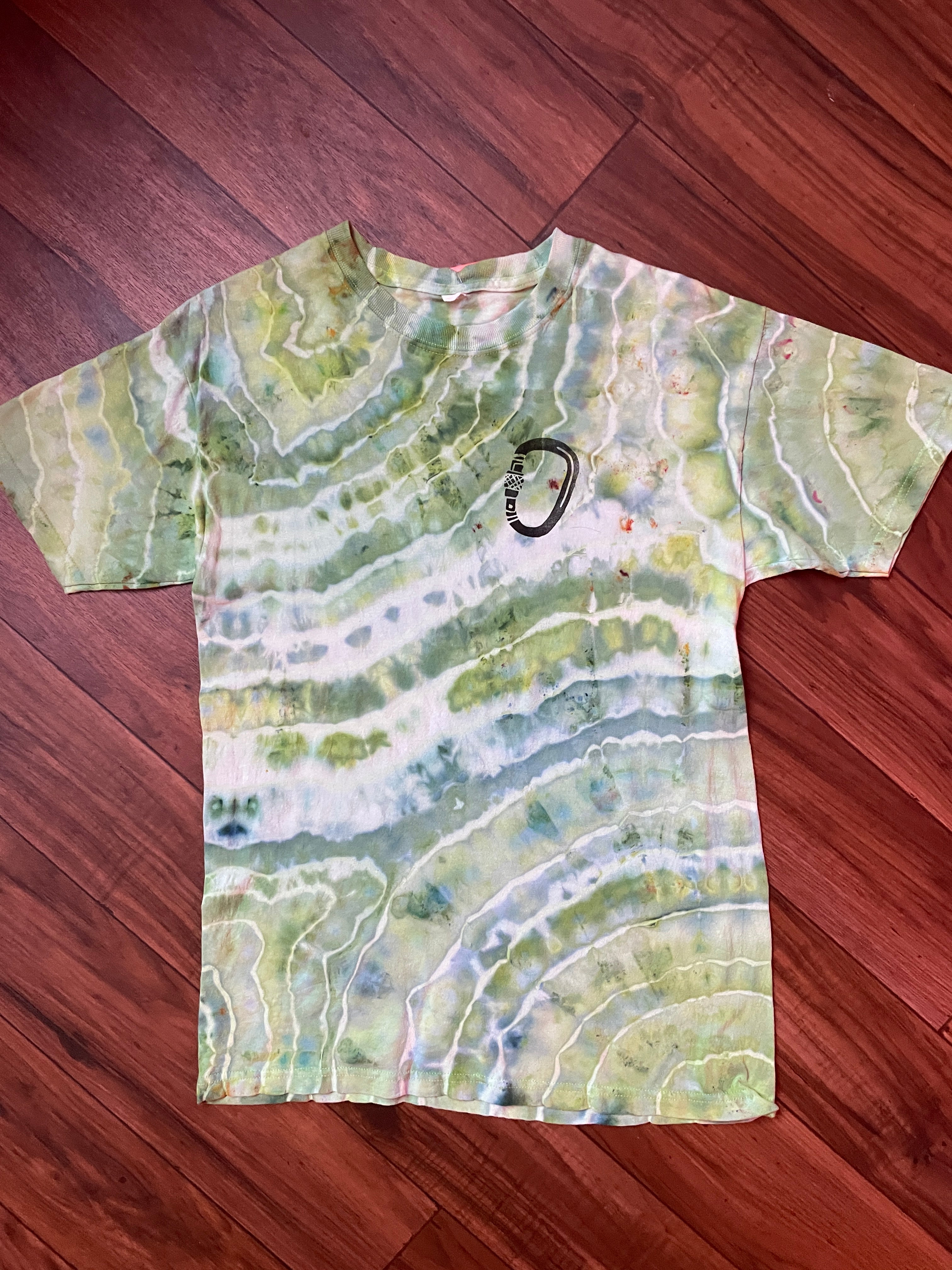 Men's Medium Climbing Carabiner Geode Tie Dye Short Sleeve T-Shirt