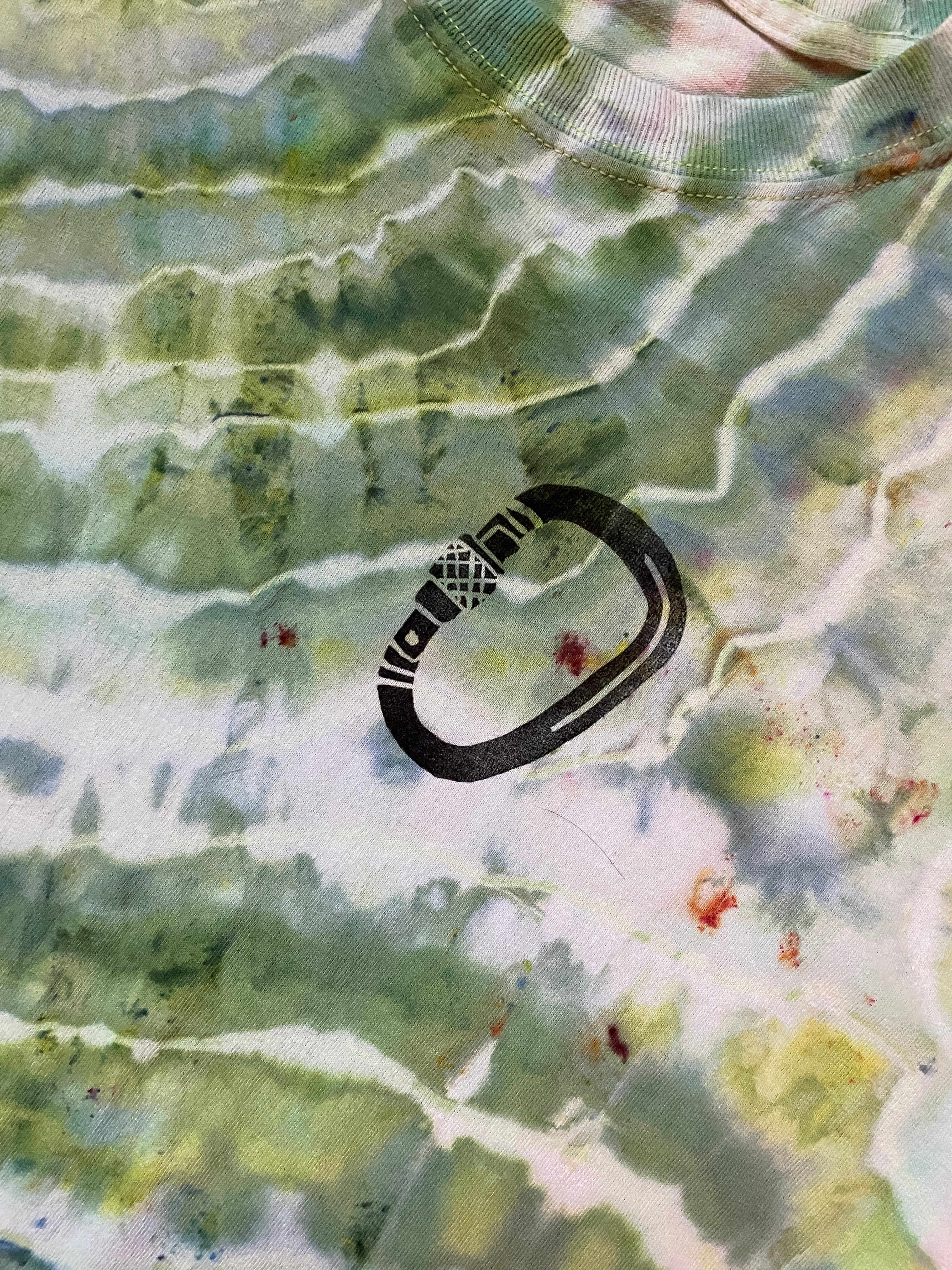 Men's Medium Climbing Carabiner Geode Tie Dye Short Sleeve T-Shirt