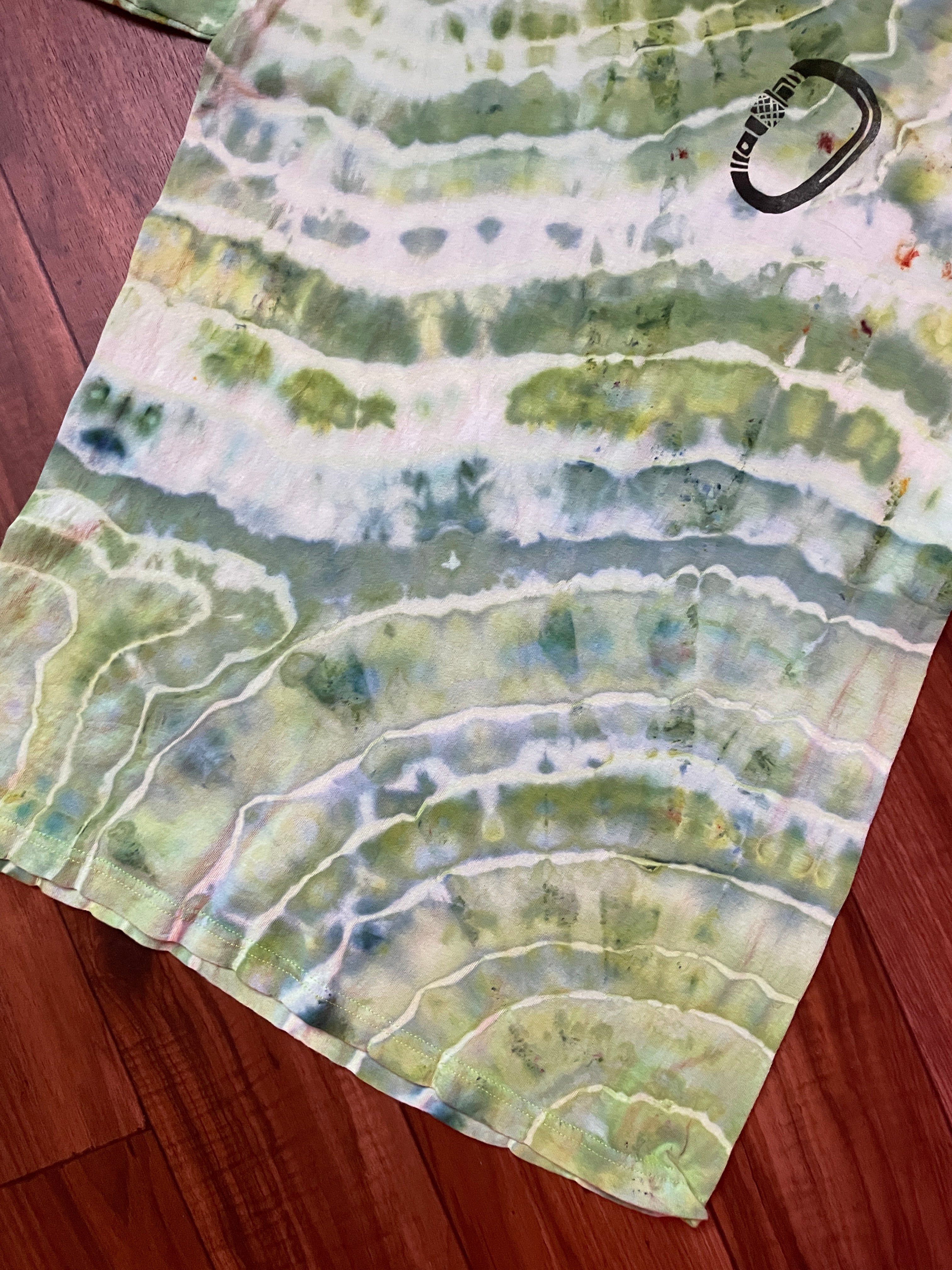 Men's Medium Climbing Carabiner Geode Tie Dye Short Sleeve T-Shirt