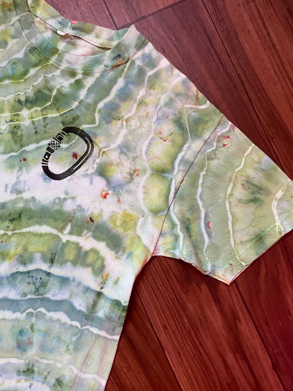 Men's Medium Climbing Carabiner Geode Tie Dye Short Sleeve T-Shirt