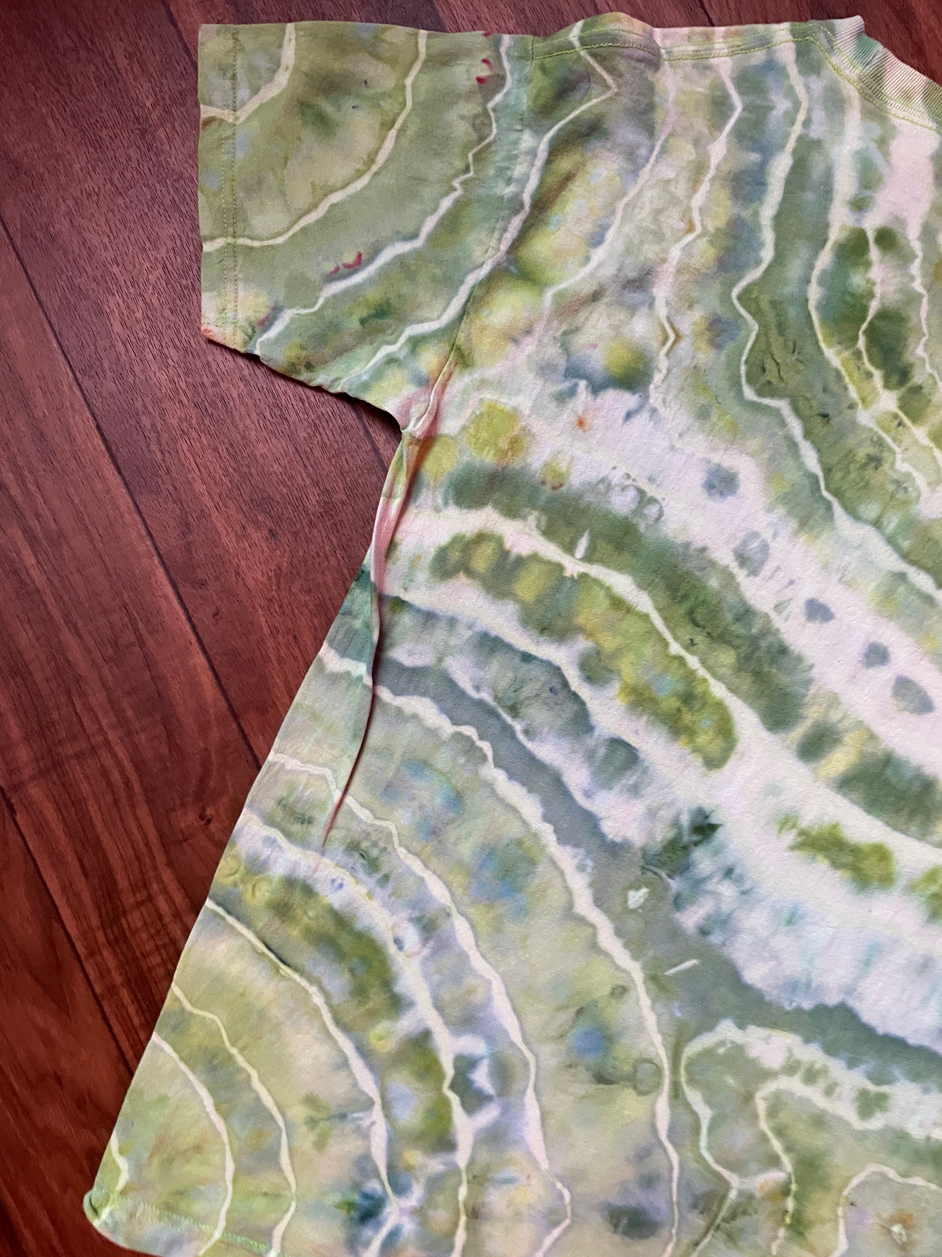 Men's Medium Climbing Carabiner Geode Tie Dye Short Sleeve T-Shirt