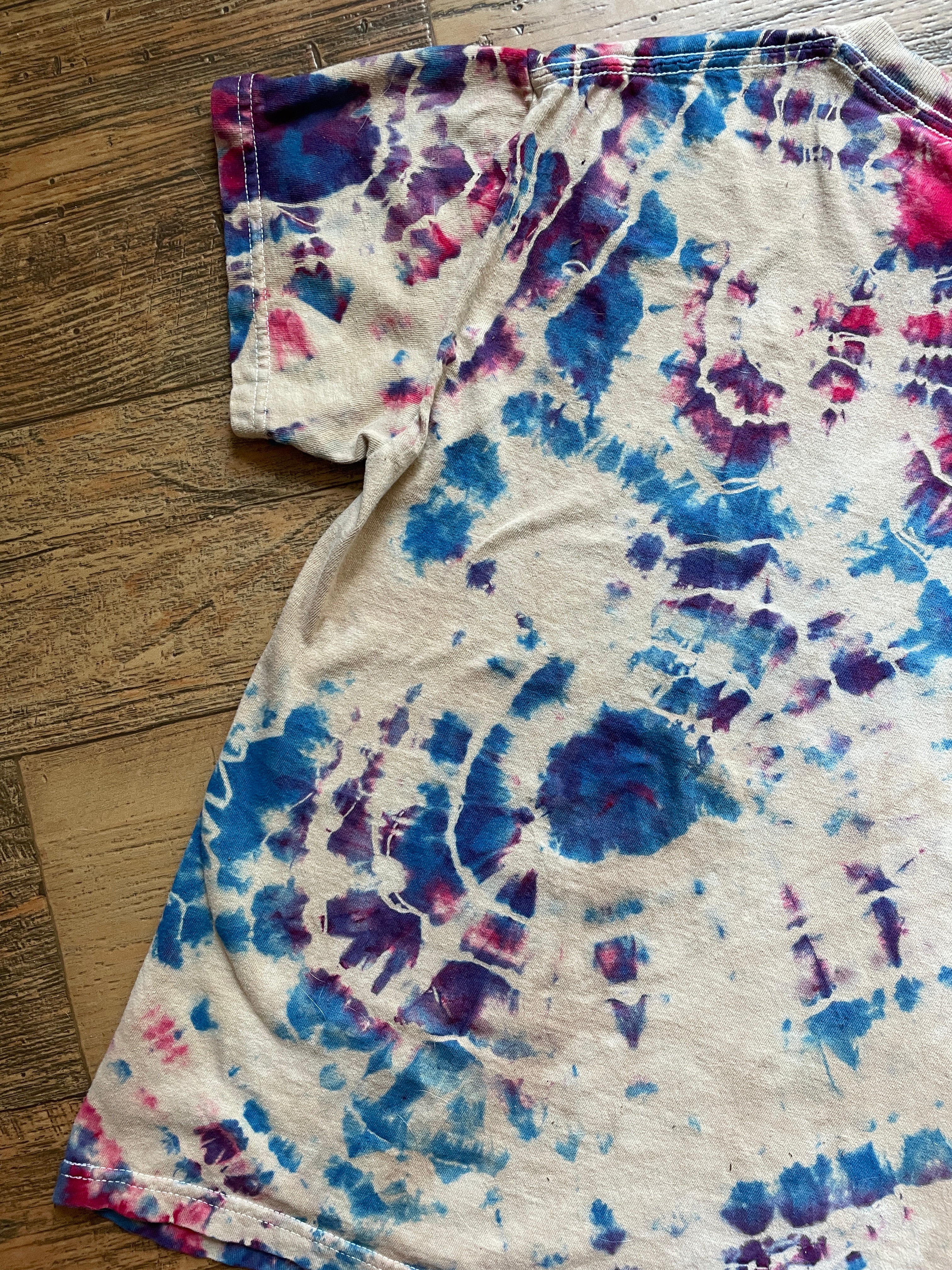 Golden Retriever Pilot Red White and Blue Geode Short Sleeve Tie Dye T-Shirt | Men's XS/Youth Large