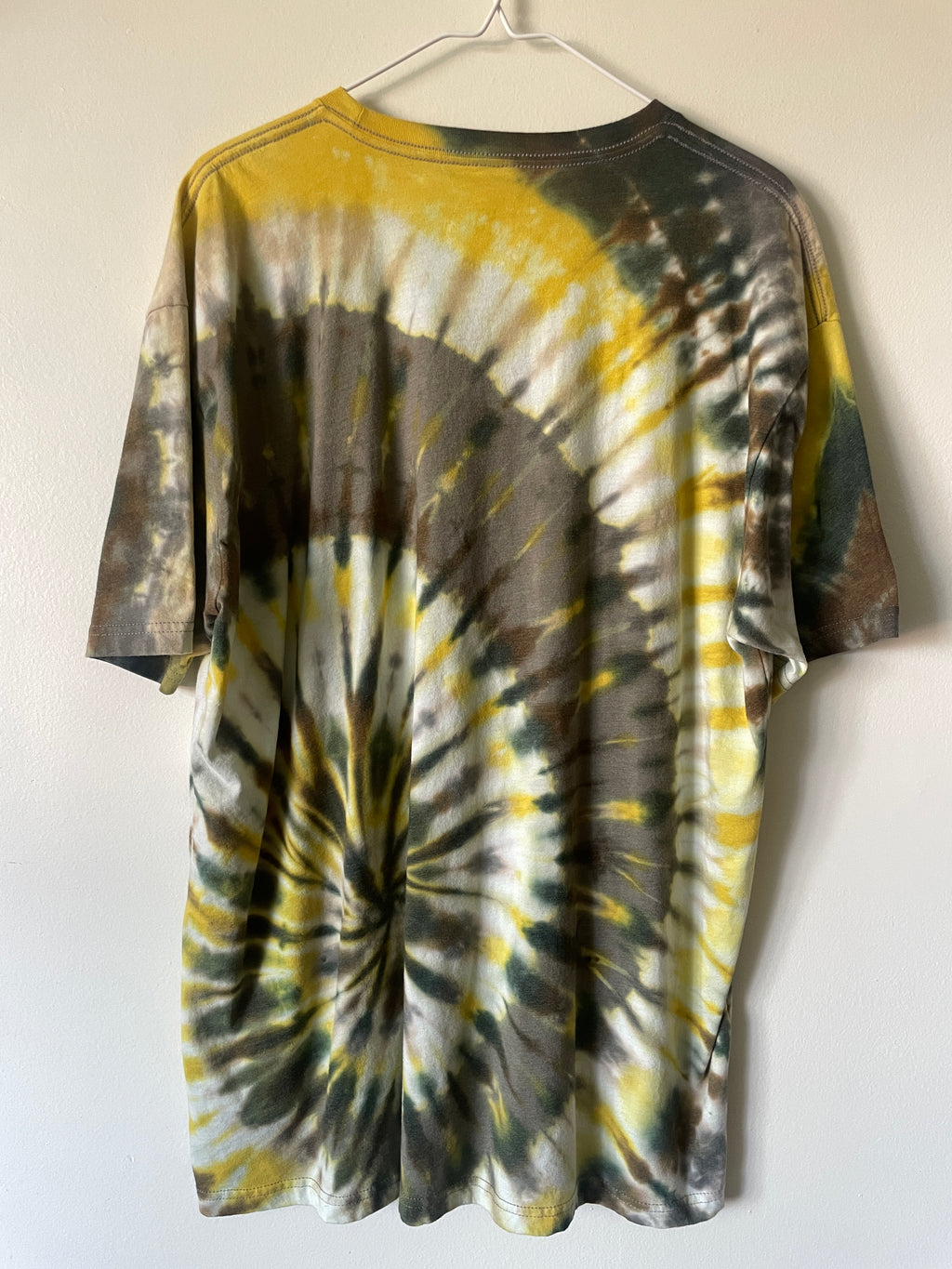 XXL Men’s Fisher Beer Handmade Reverse Tie Dye Short Sleeve T-Shirt | One-Of-a-Kind Upcycled Tan and Green Spiral Tie Dye Top