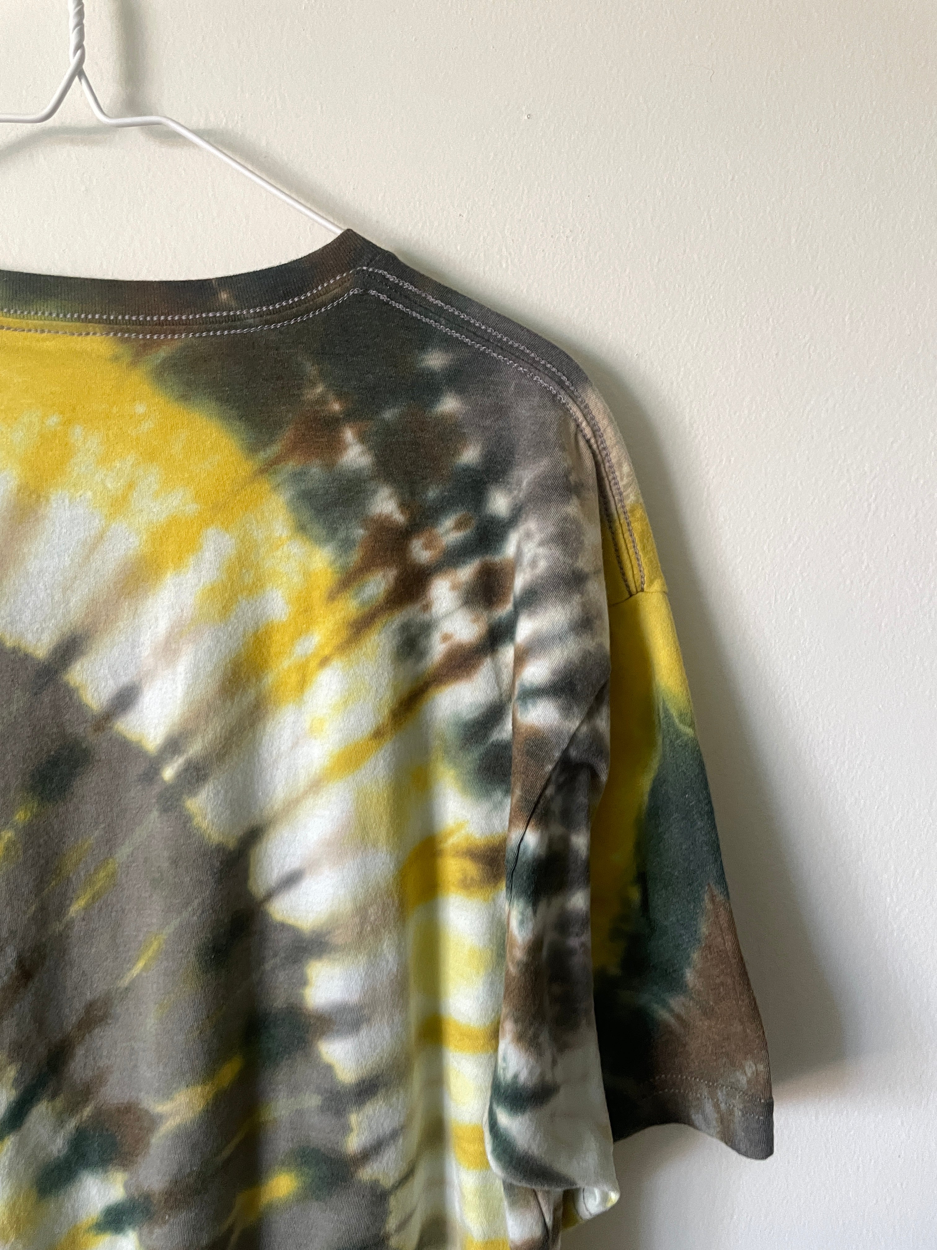 XXL Men’s Fisher Beer Handmade Reverse Tie Dye Short Sleeve T-Shirt | One-Of-a-Kind Upcycled Tan and Green Spiral Tie Dye Top
