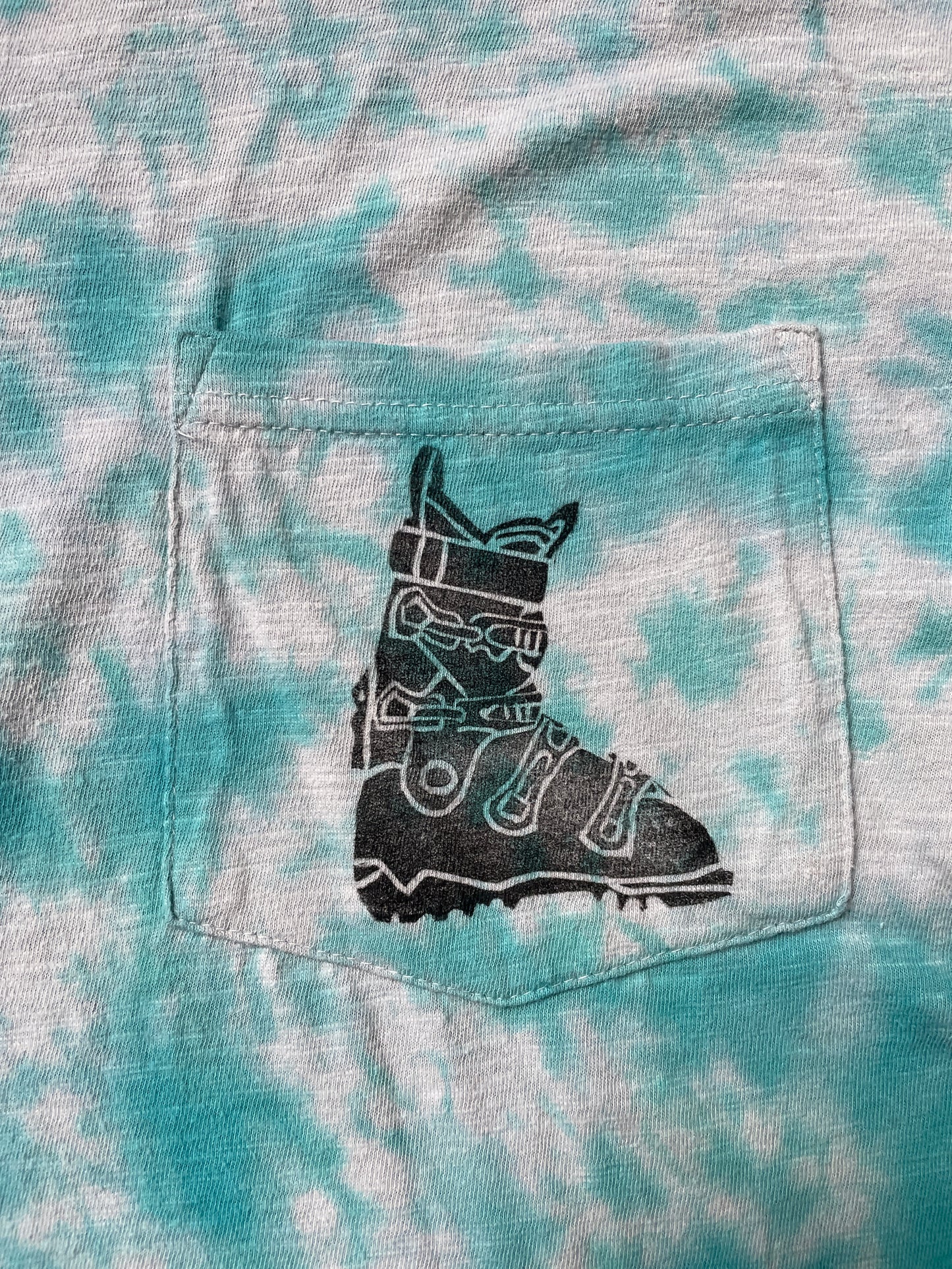 Men's XL Ski Boot Tie Dye Short Sleeve T-Shirt