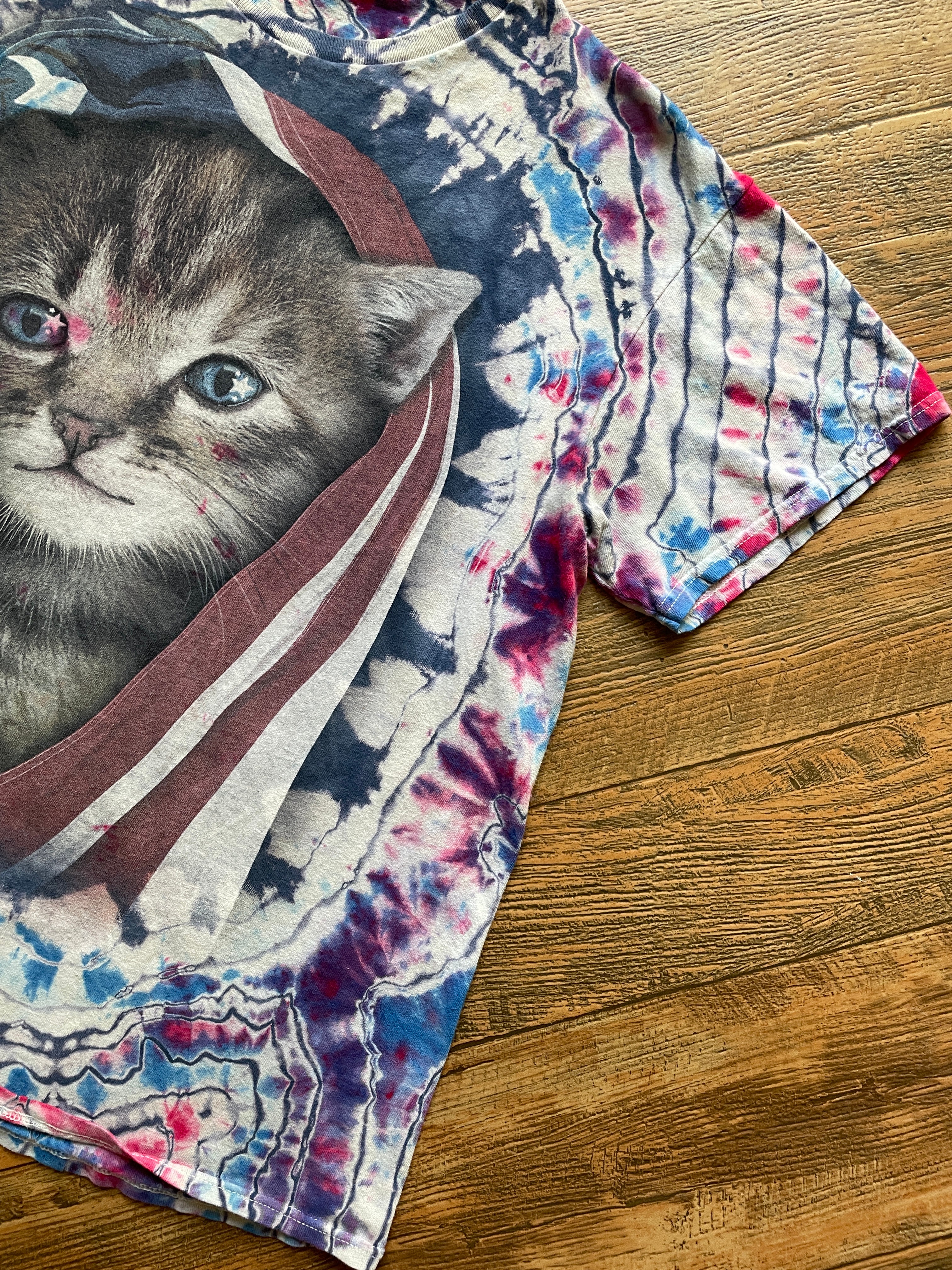 American Flag Red, White, and Blue Cat Geode Tie Dye T-Shirt | Men's Medium, Short Sleeve