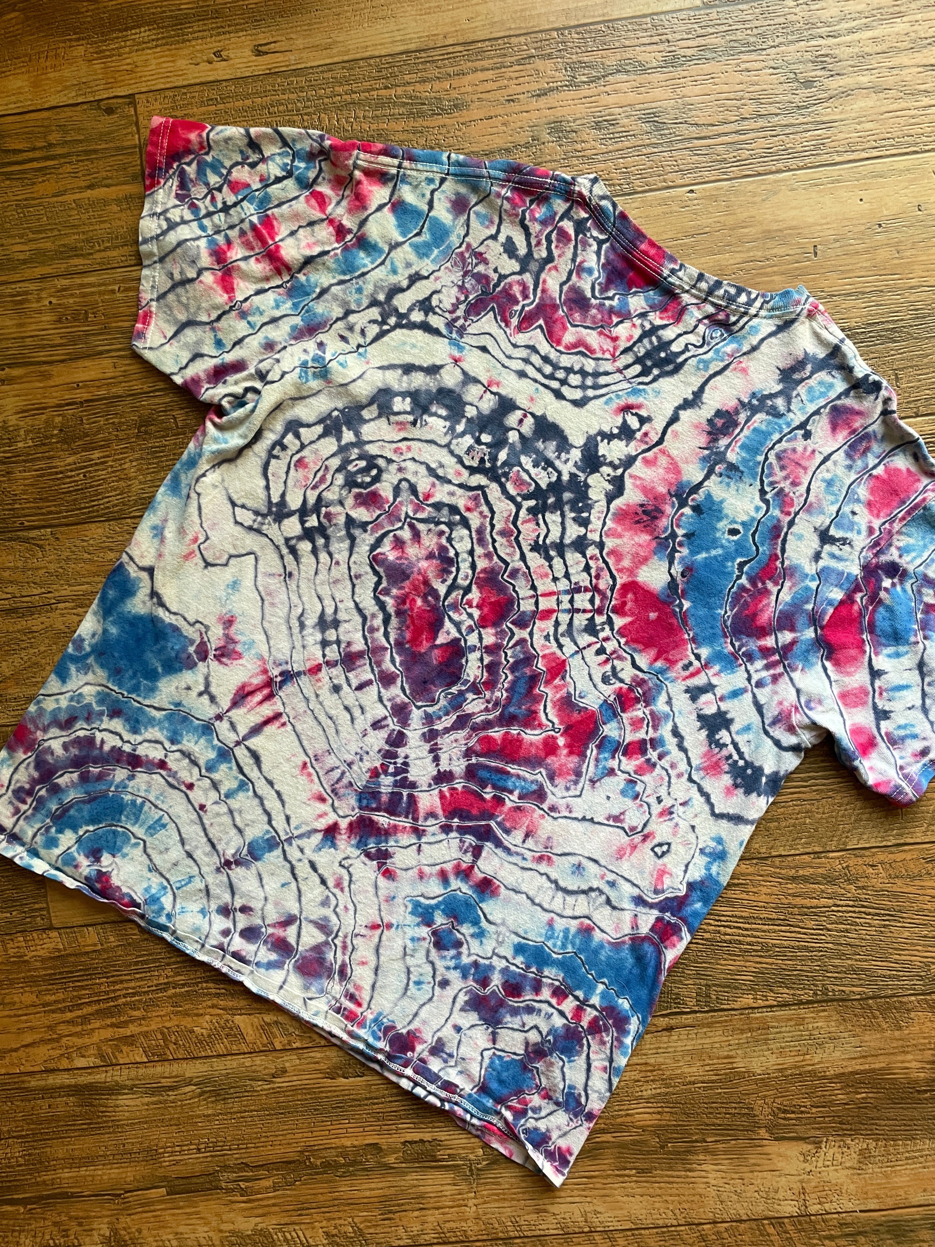 American Flag Red, White, and Blue Cat Geode Tie Dye T-Shirt | Men's Medium, Short Sleeve