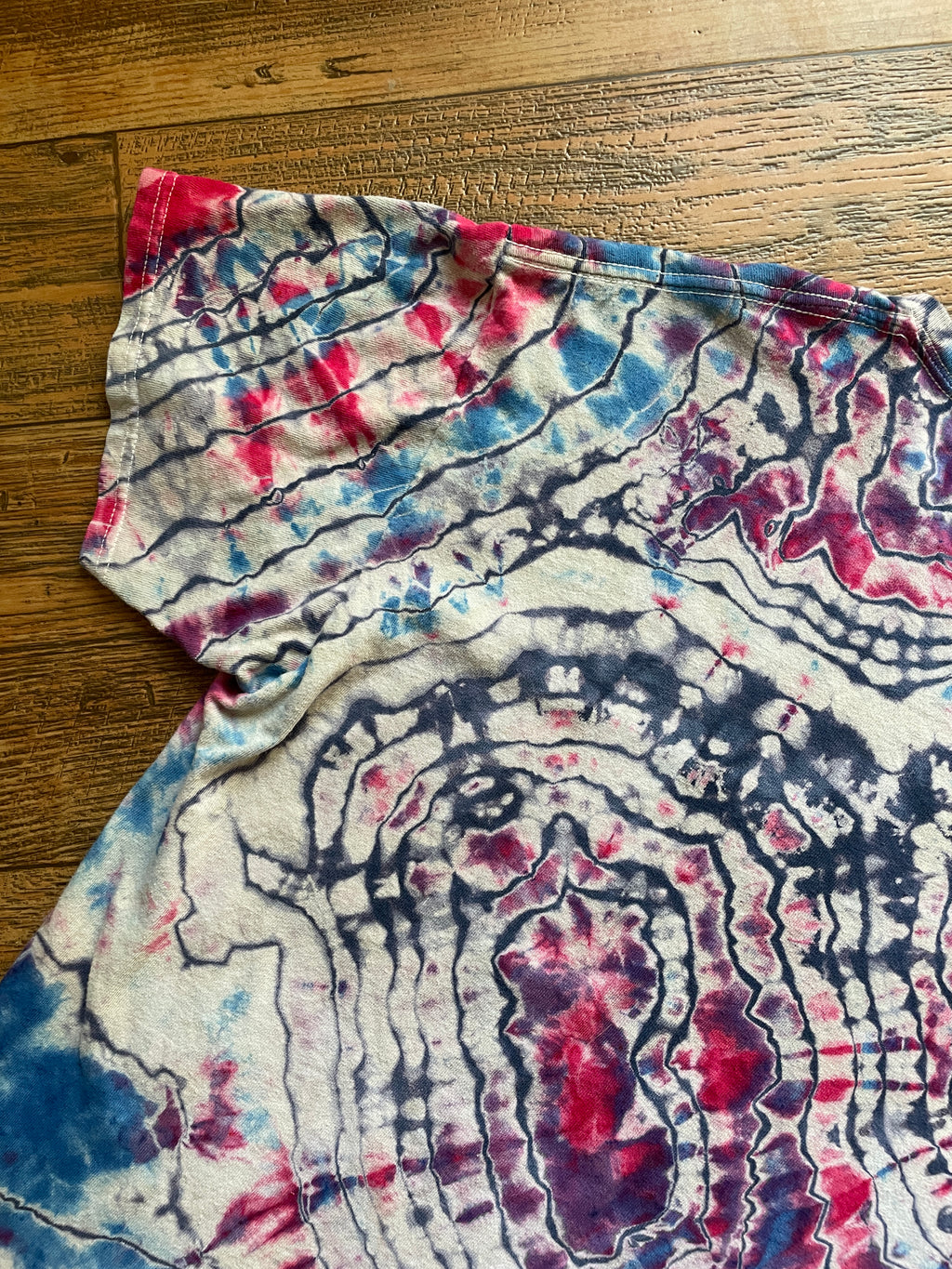American Flag Red, White, and Blue Cat Geode Tie Dye T-Shirt | Men's Medium, Short Sleeve