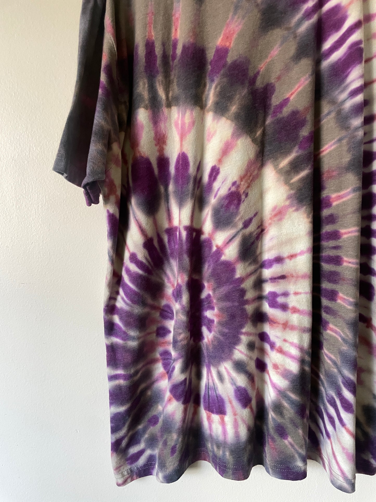 3XL Men’s Fisher Beer Handmade Reverse Tie Dye Short Sleeve T-Shirt | One-Of-a-Kind Upcycled Tan and Pink Spiral Tie Dye Top