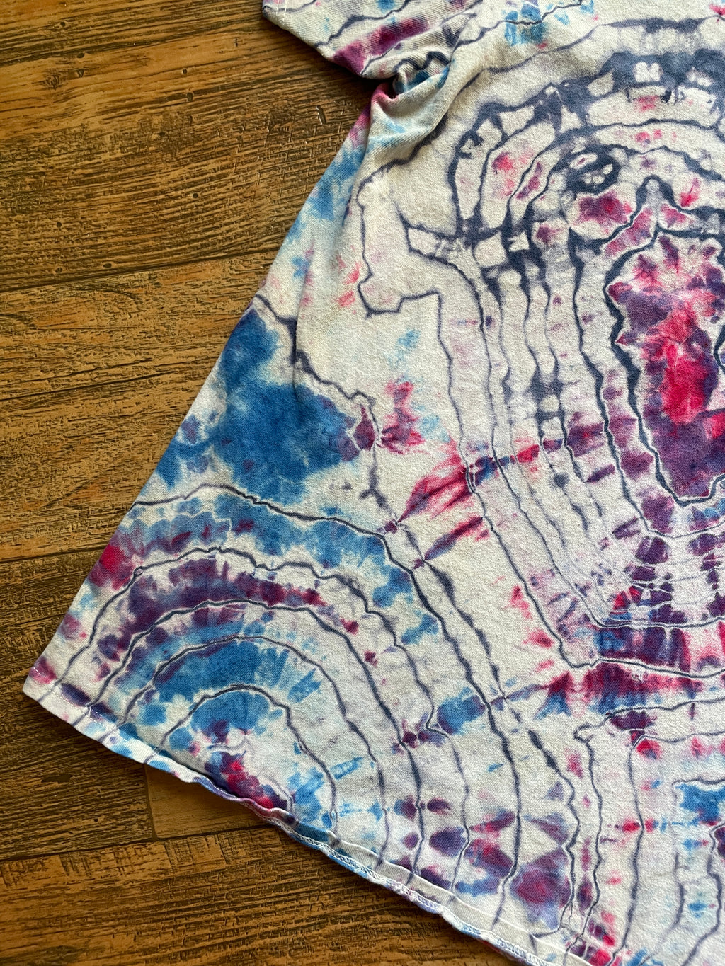 American Flag Red, White, and Blue Cat Geode Tie Dye T-Shirt | Men's Medium, Short Sleeve