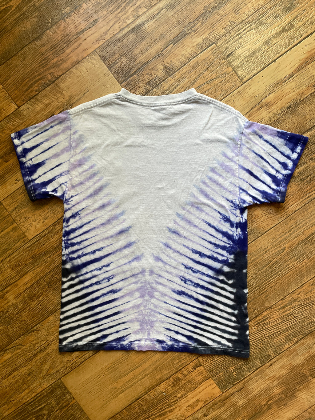 Animal Planet Lone Wolf Purple & Gray Tie Dye T-Shirt | Men's Medium, Short Sleeve