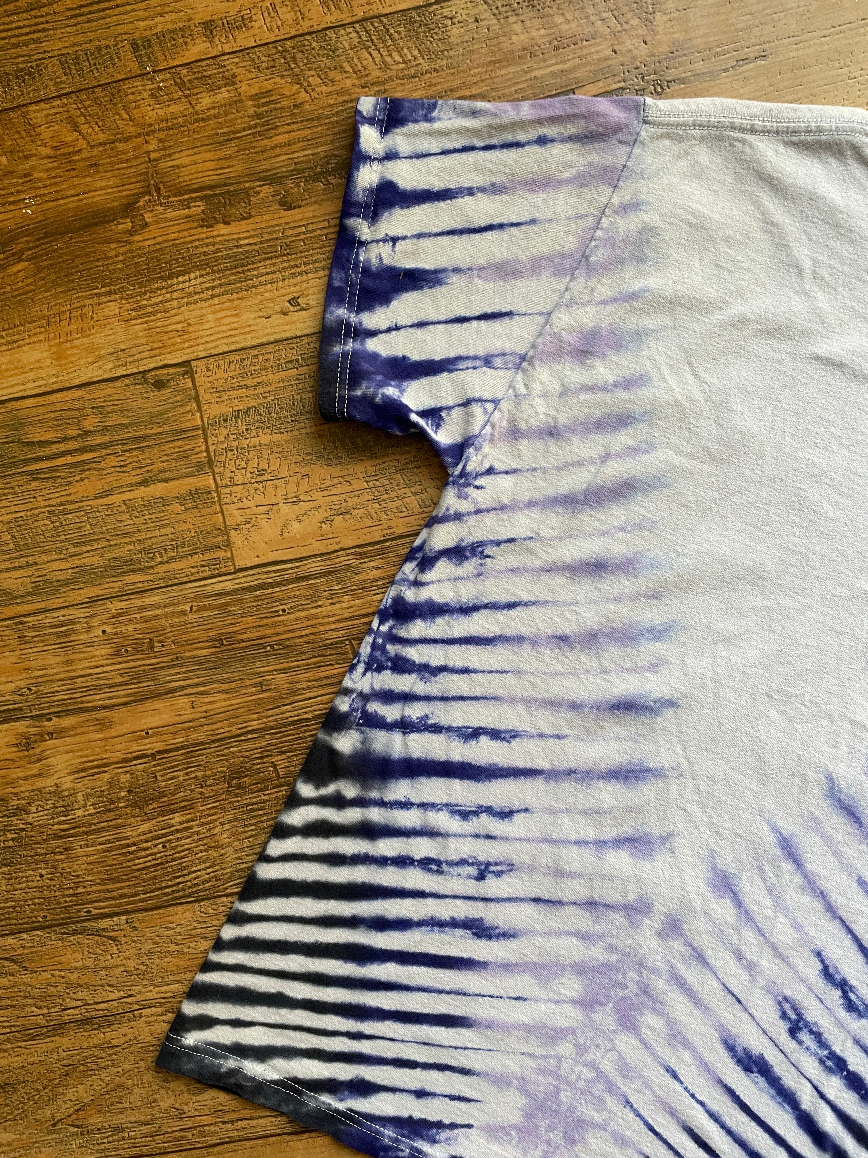 Animal Planet Lone Wolf Purple & Gray Tie Dye T-Shirt | Men's Medium, Short Sleeve