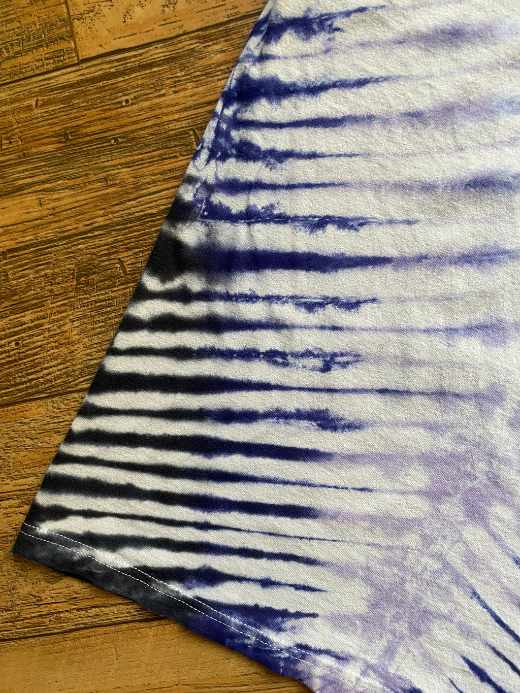 Animal Planet Lone Wolf Purple & Gray Tie Dye T-Shirt | Men's Medium, Short Sleeve