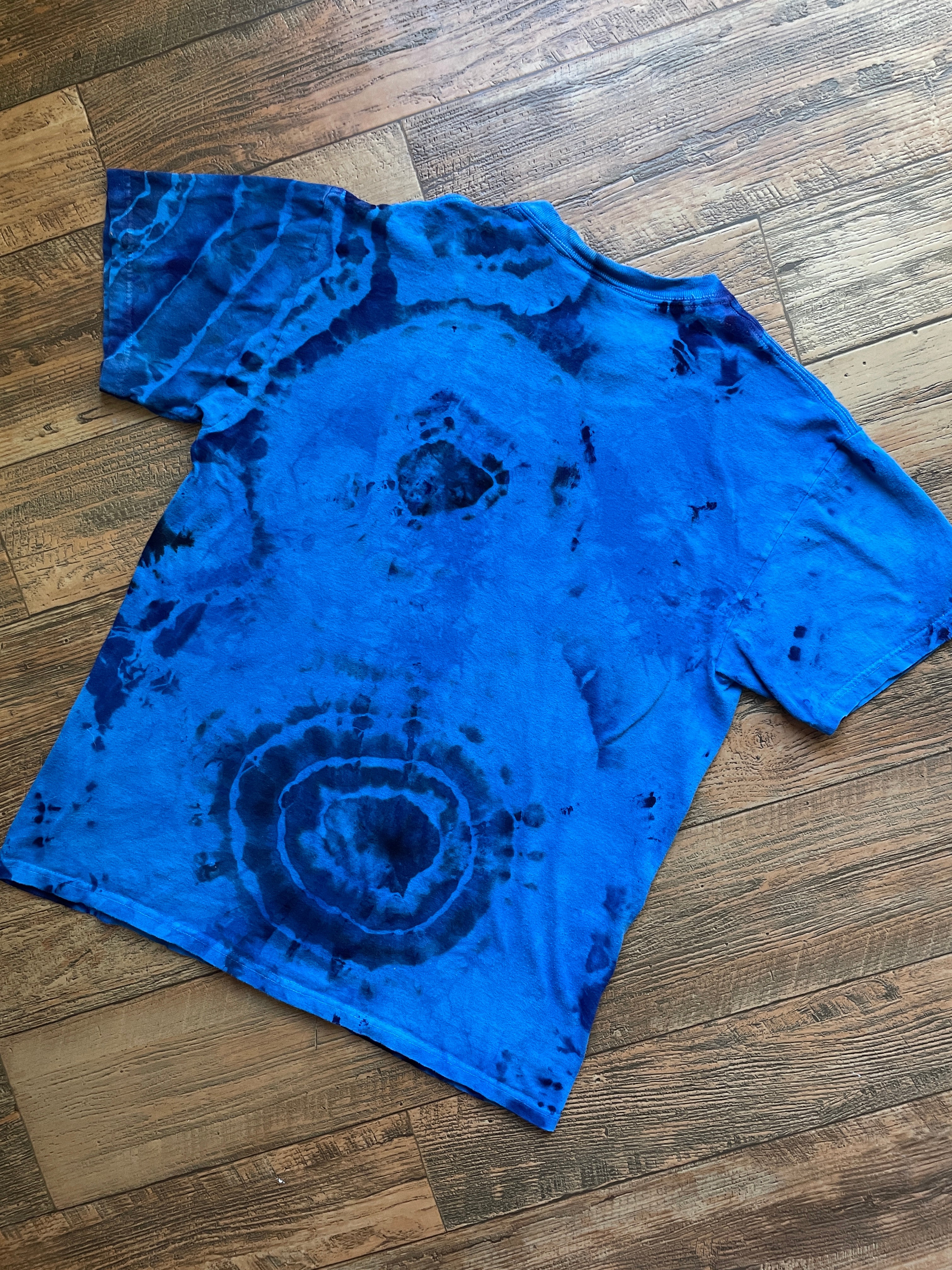 Waterfalls & Wild Horses Blue and Black Tie Dye T-Shirt | Men's Medium, Short Sleeve