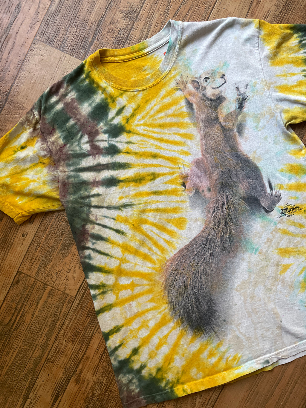 Wavy Squirrel Green and Yellow Tie Dye T-Shirt | Men's Medium, Short Sleeve