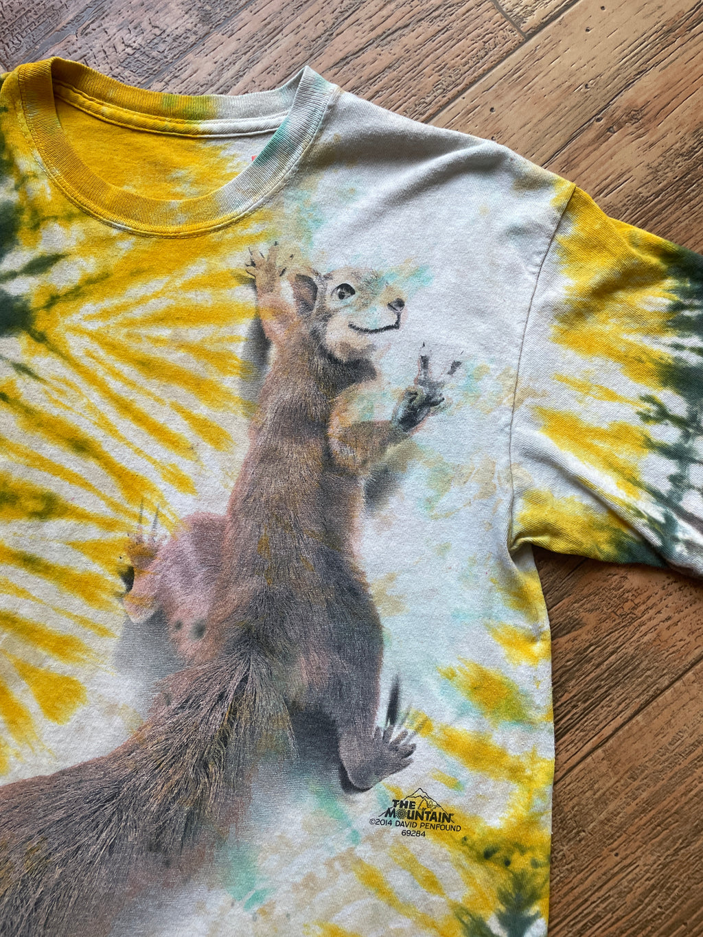Wavy Squirrel Green and Yellow Tie Dye T-Shirt | Men's Medium, Short Sleeve