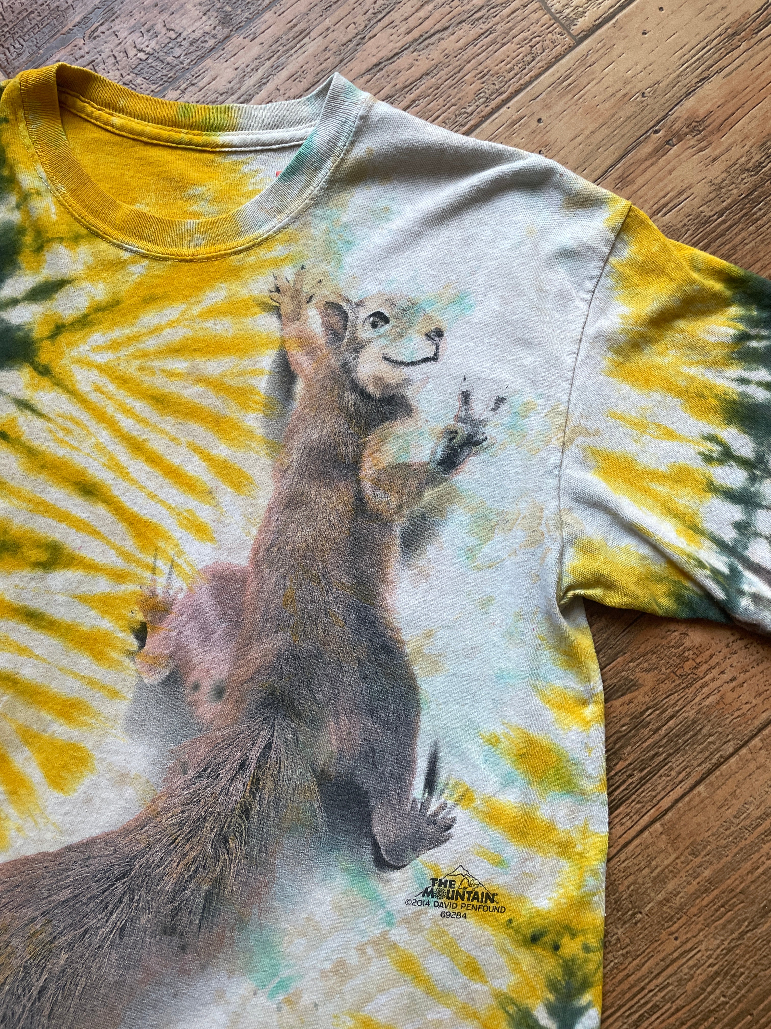 Wavy Squirrel Green and Yellow Tie Dye T-Shirt | Men's Medium, Short Sleeve