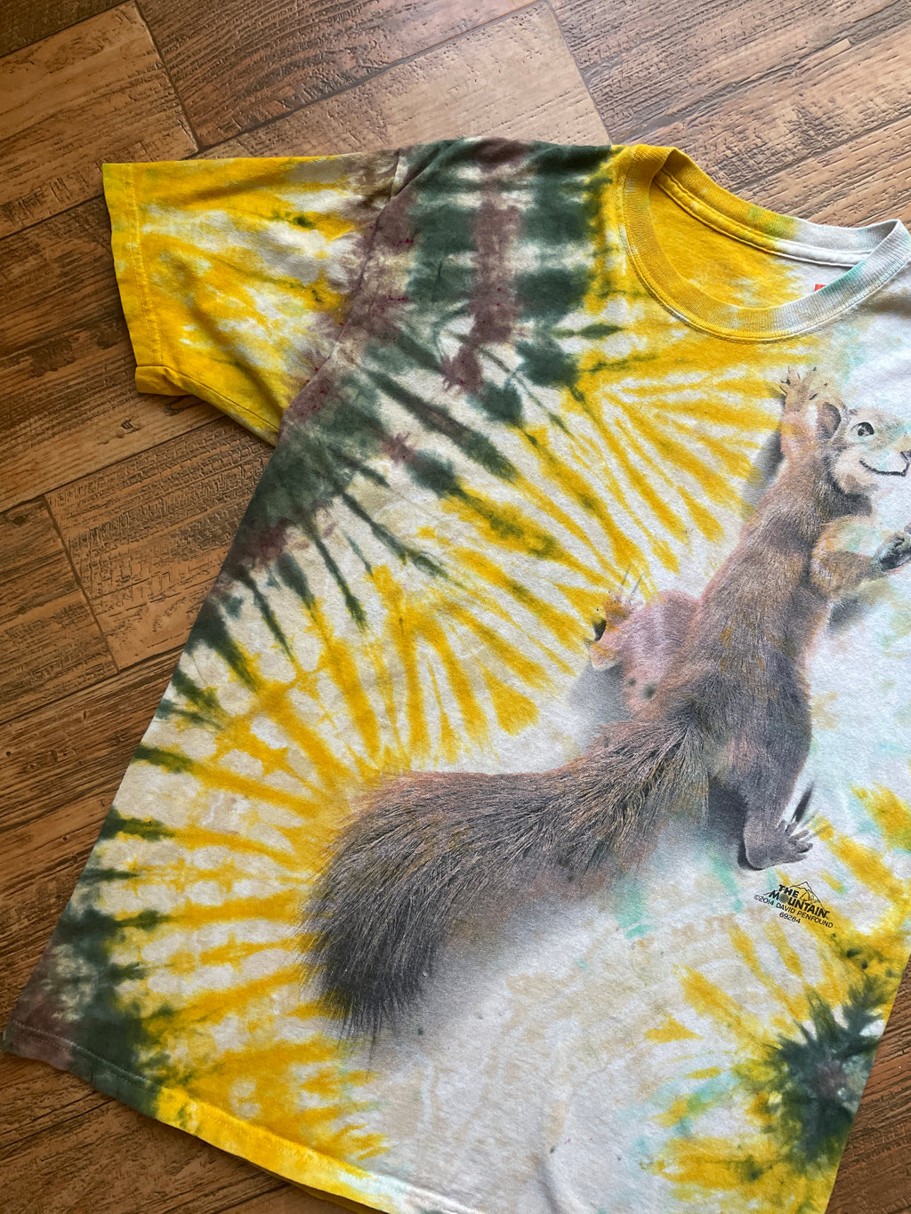Wavy Squirrel Green and Yellow Tie Dye T-Shirt | Men's Medium, Short Sleeve