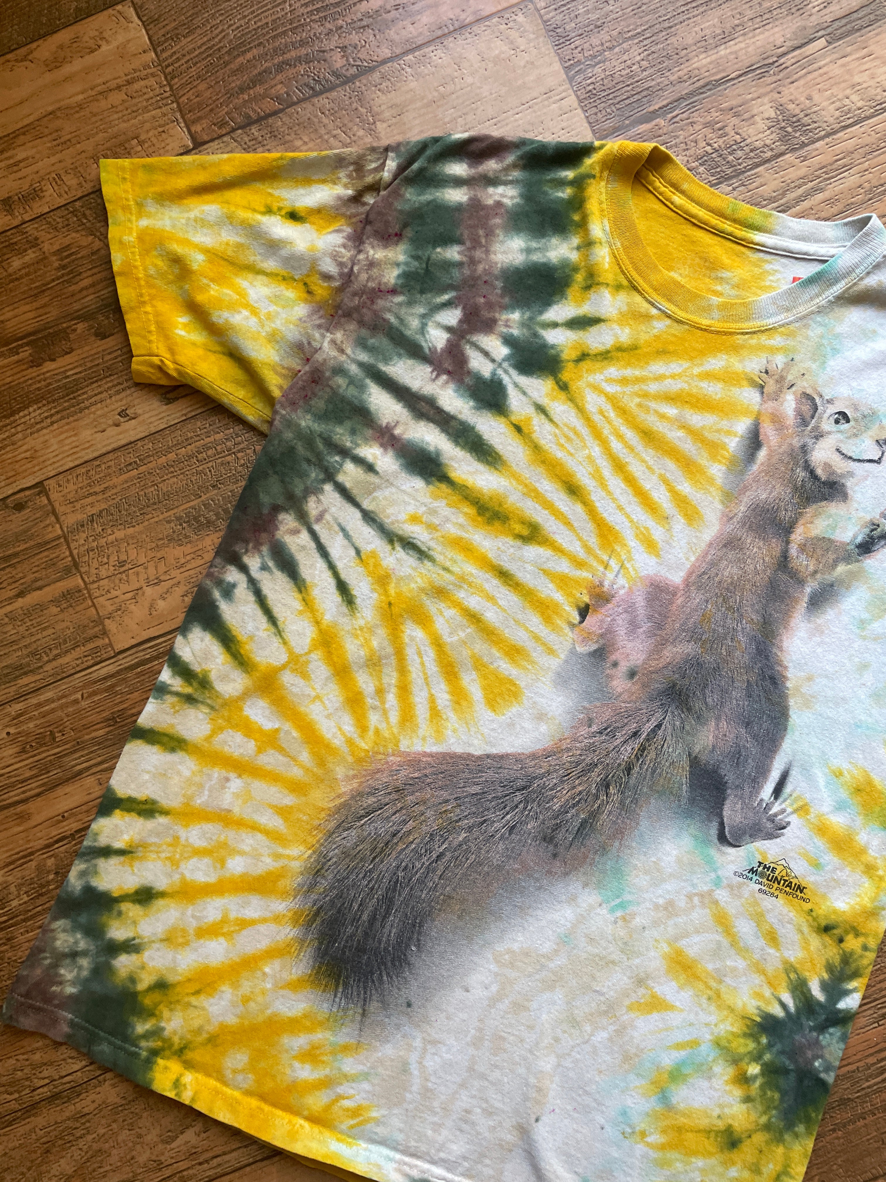 Wavy Squirrel Green and Yellow Tie Dye T-Shirt | Men's Medium, Short Sleeve