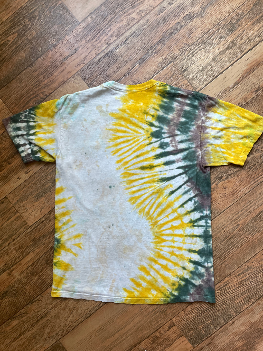 Wavy Squirrel Green and Yellow Tie Dye T-Shirt | Men's Medium, Short Sleeve