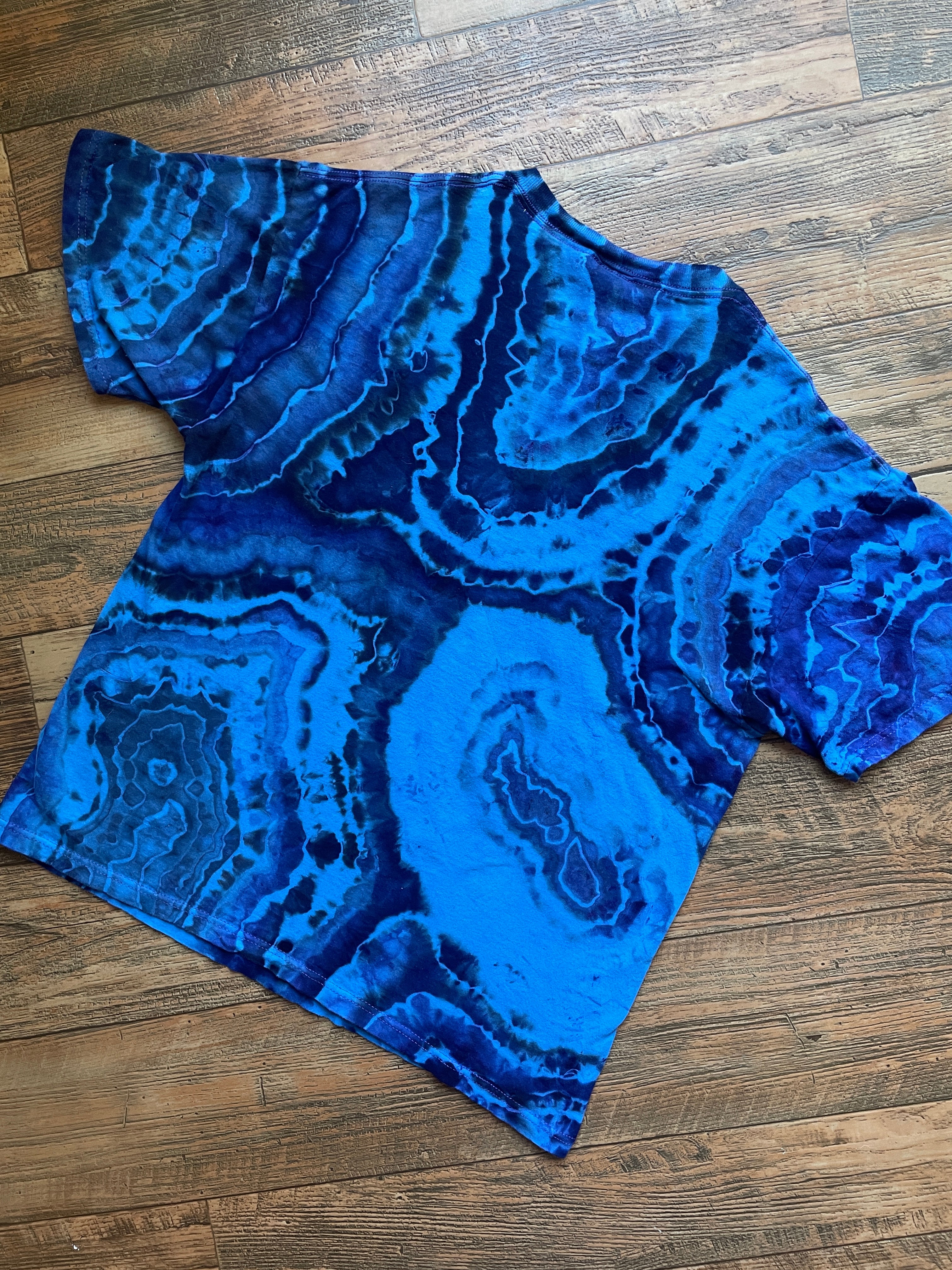 Bunny Rabbits Blue and Black Geode Tie Dye T-Shirt | Men's Medium, Short Sleeve