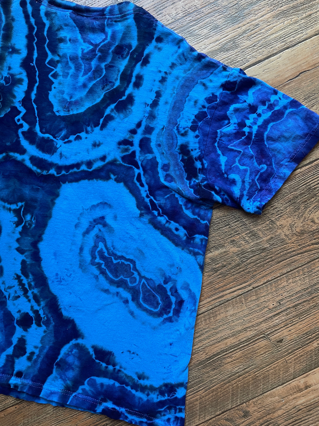 Bunny Rabbits Blue and Black Geode Tie Dye T-Shirt | Men's Medium, Short Sleeve