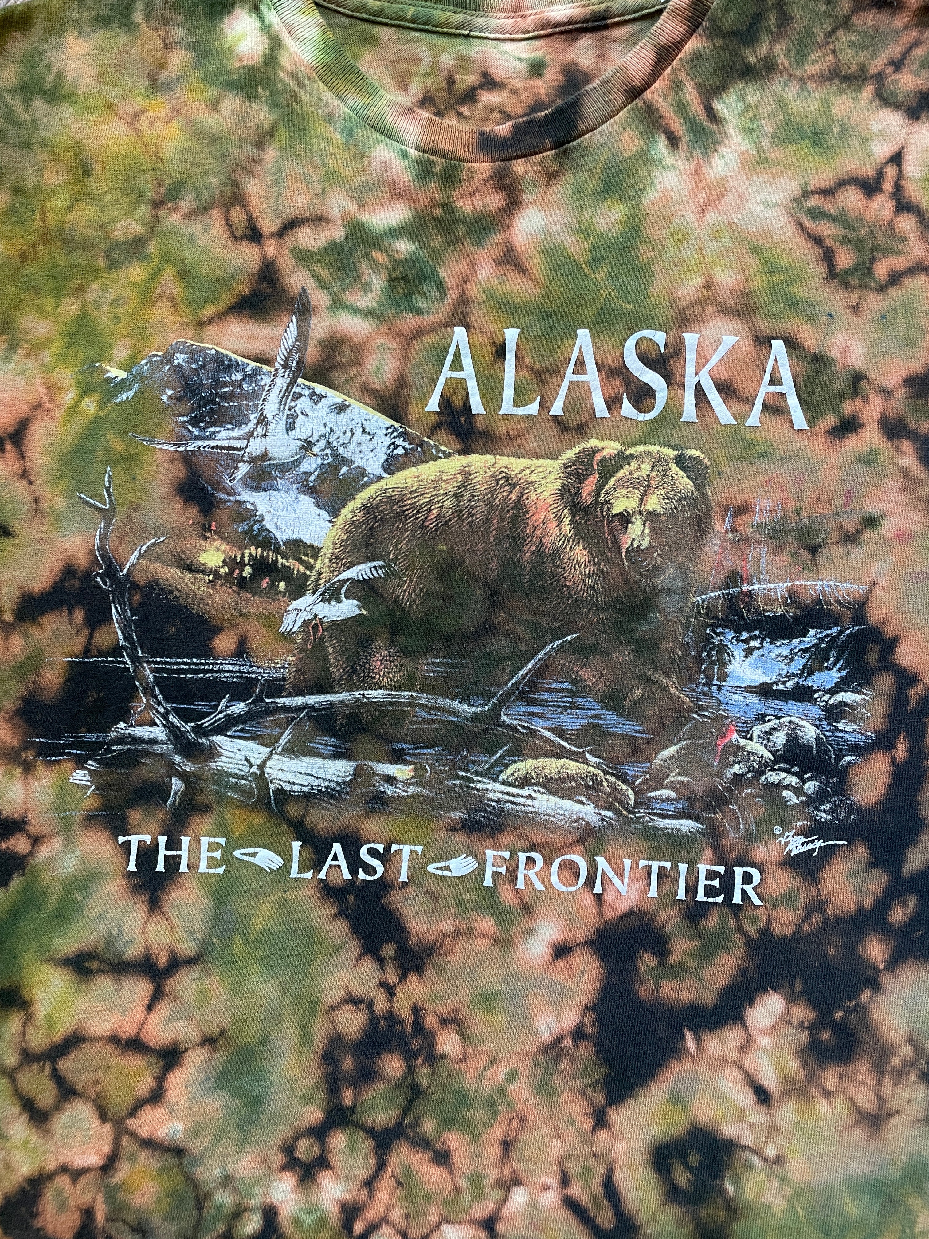 Alaska Grizzly Bear Black and Green Tie Dye T-Shirt | Men's Medium, Short Sleeve