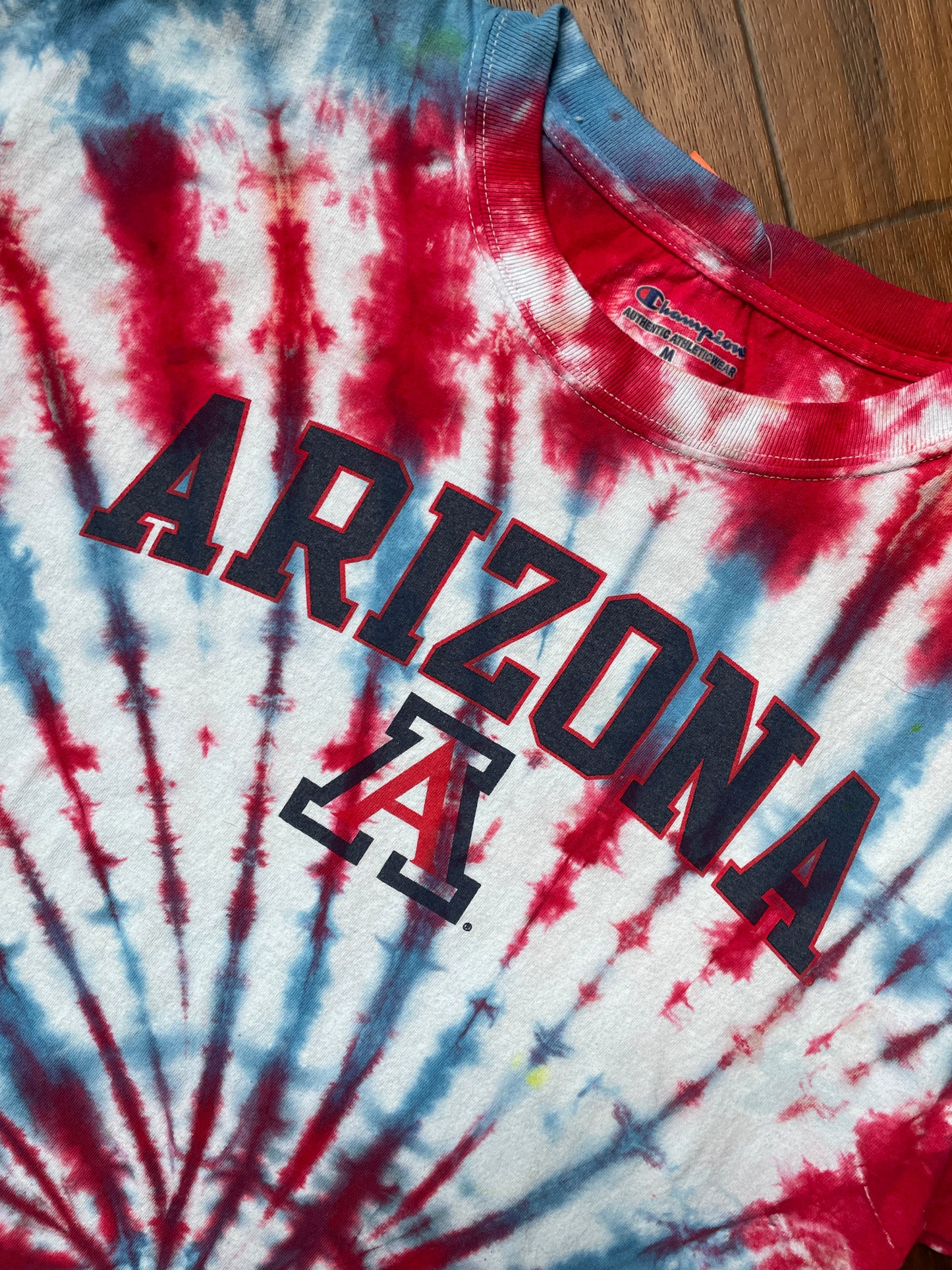 Men's Medium University of Arizona Tie Dye Short Sleeve T-Shirt